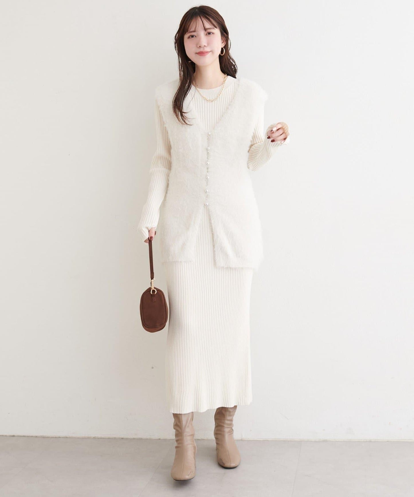 〈osono〉亮片羽毛針織背心×羅紋連衣裙