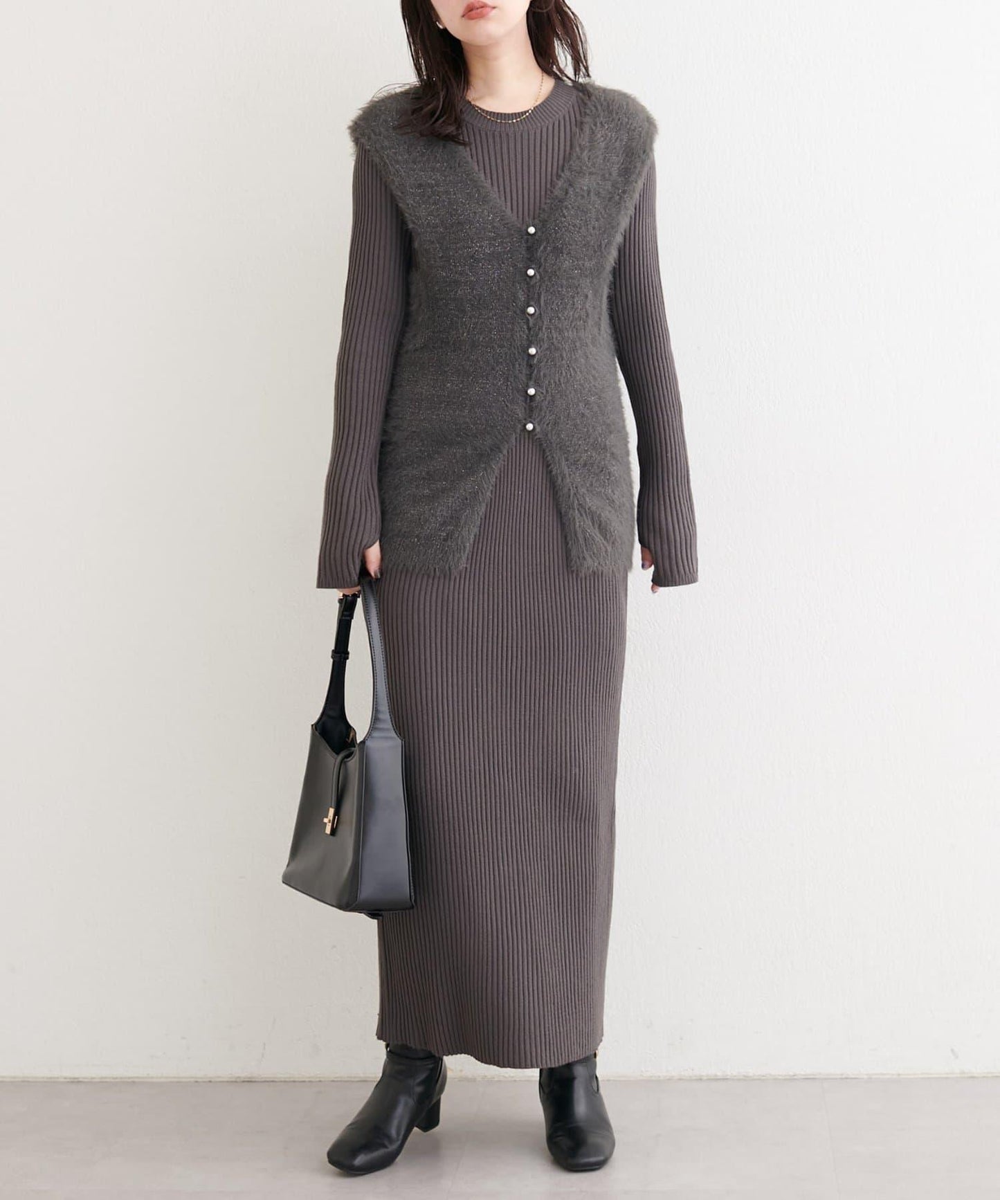 〈osono〉亮片羽毛針織背心×羅紋連衣裙