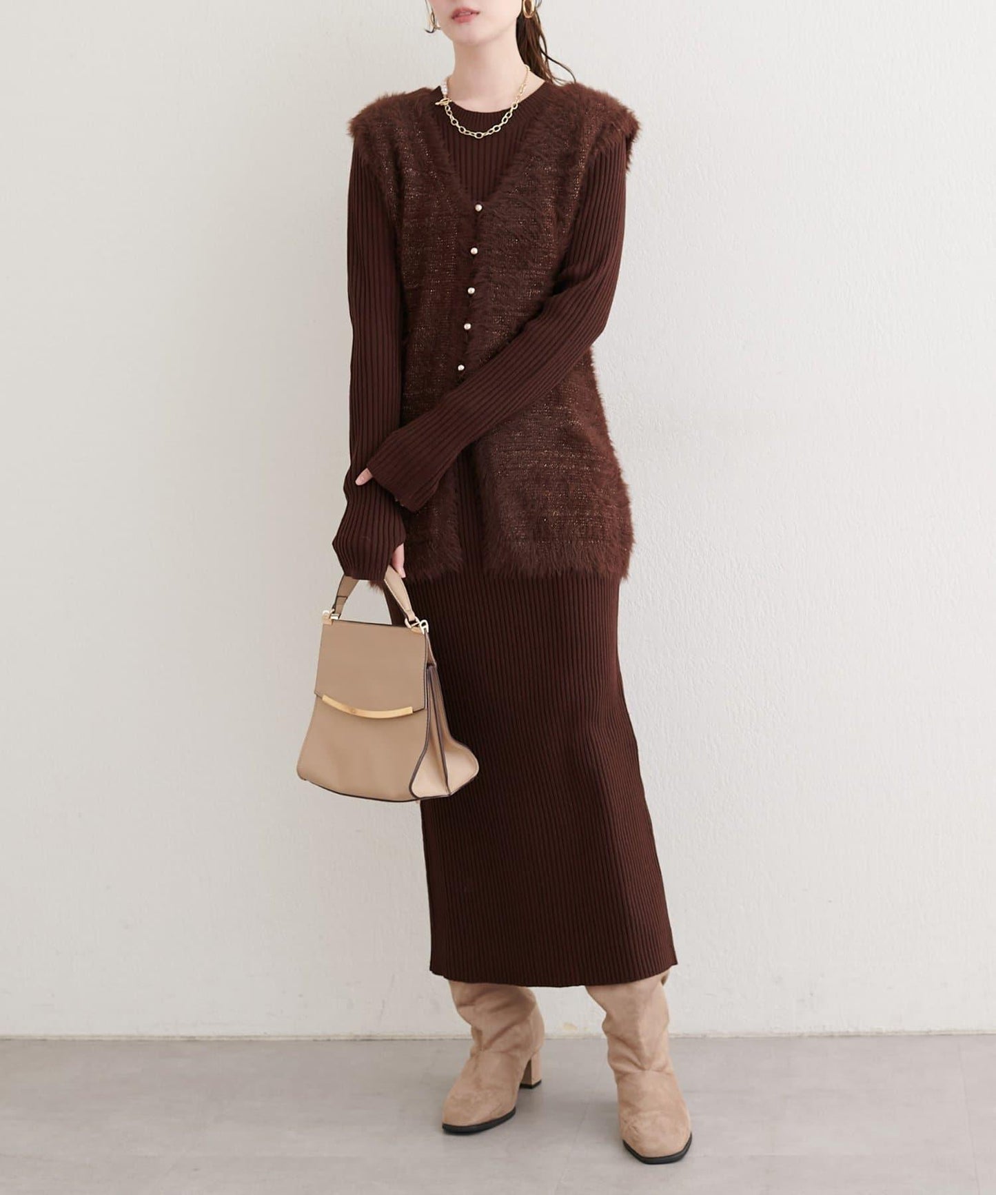 〈osono〉亮片羽毛針織背心×羅紋連衣裙