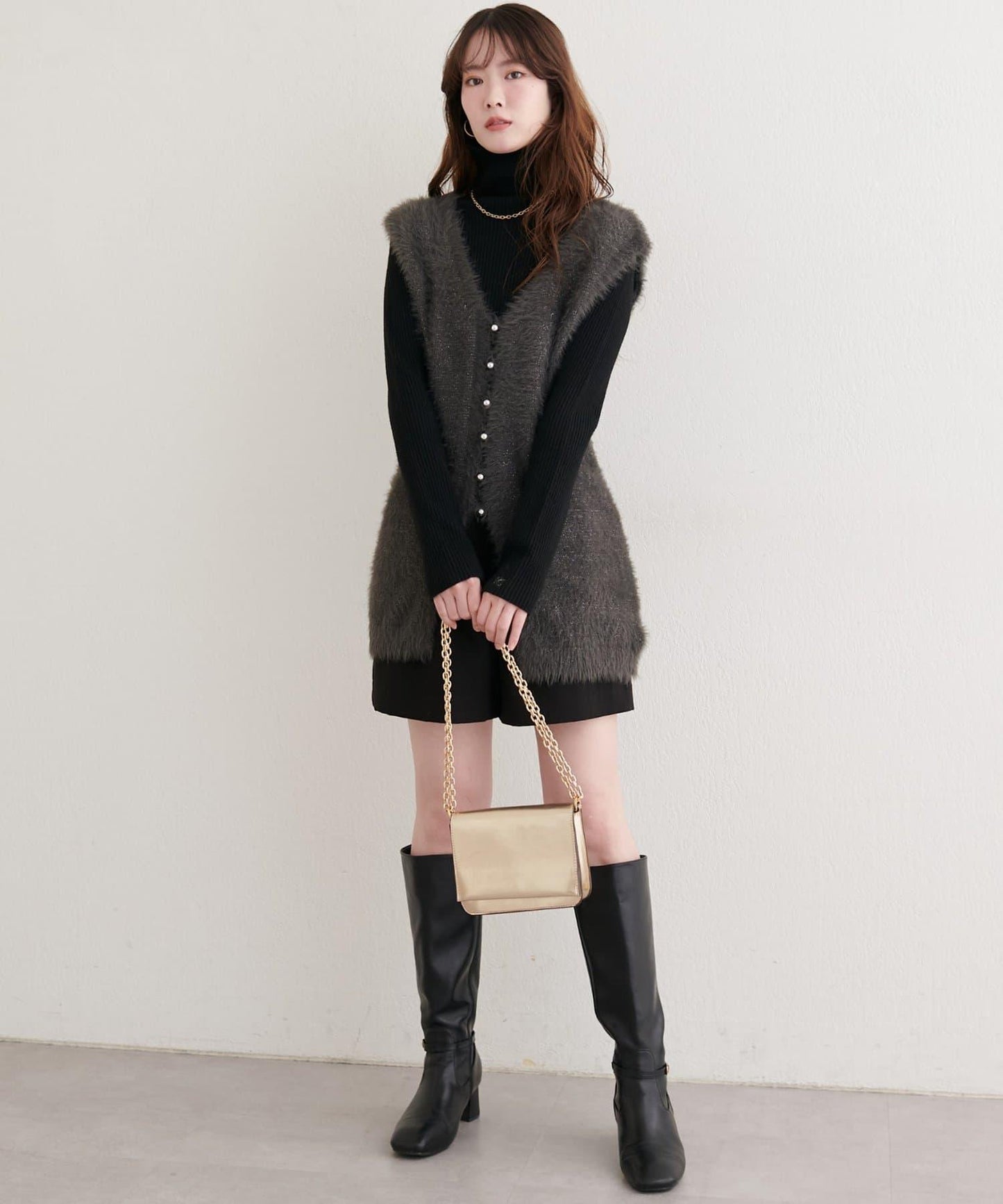 〈osono〉亮片羽毛針織背心×羅紋連衣裙