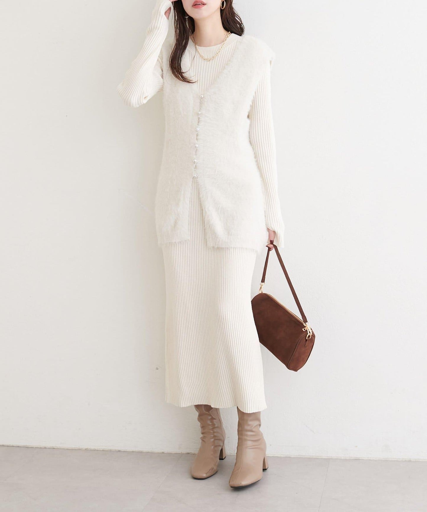 〈osono〉亮片羽毛針織背心×羅紋連衣裙