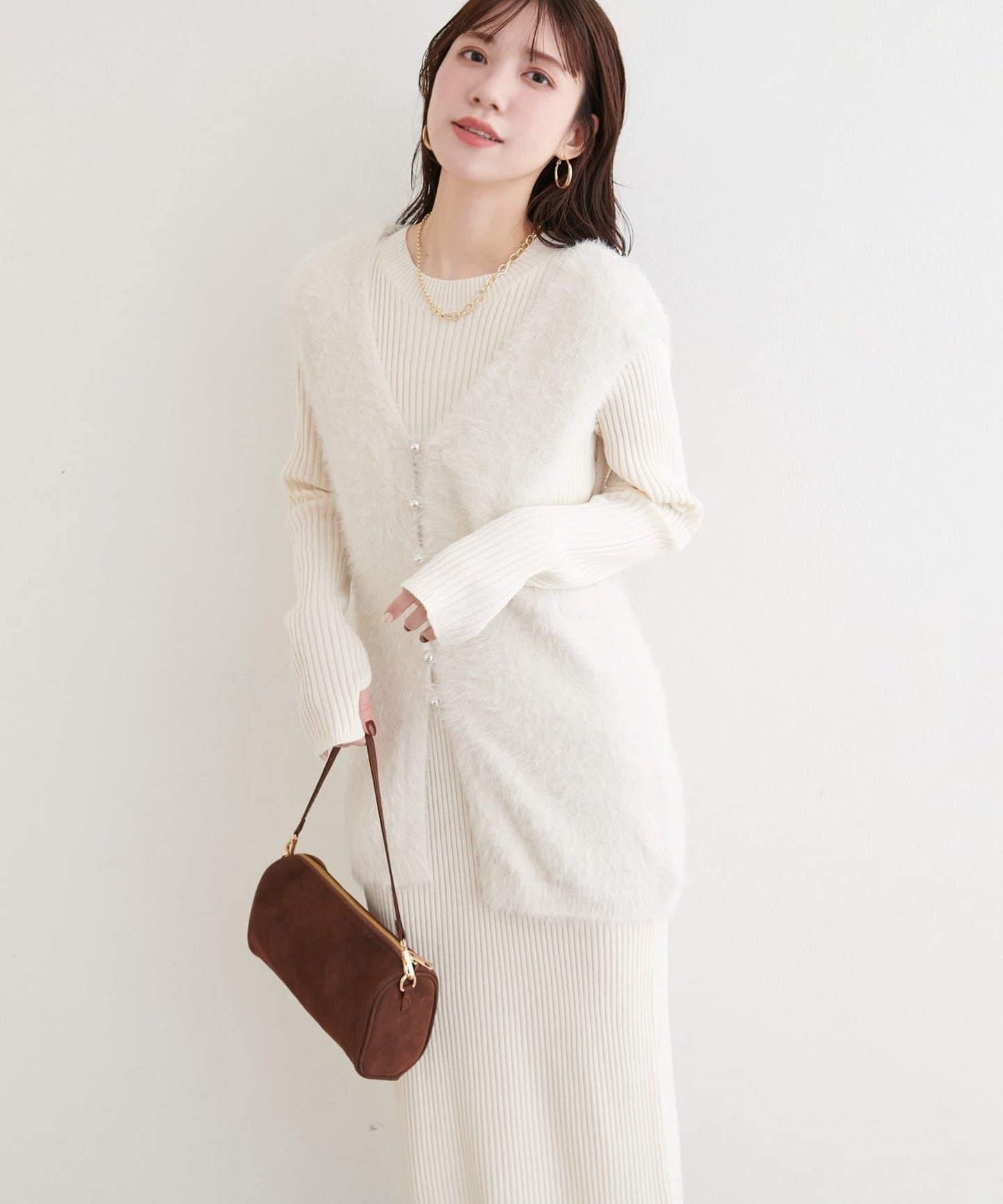 〈osono〉亮片羽毛針織背心×羅紋連衣裙