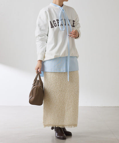 窄領帶裝飾寬鬆襯衫