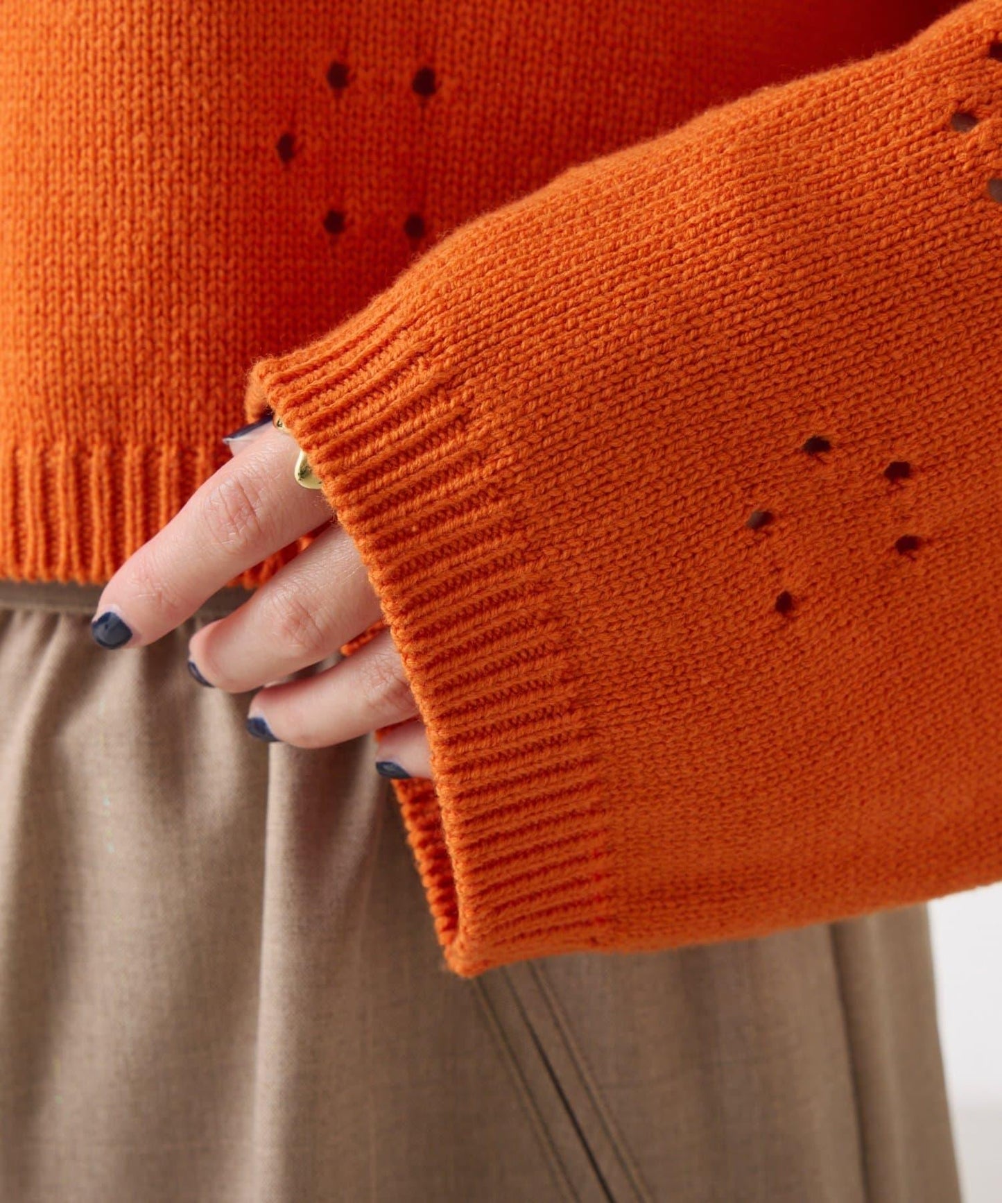 鏤空編織C型針織衫