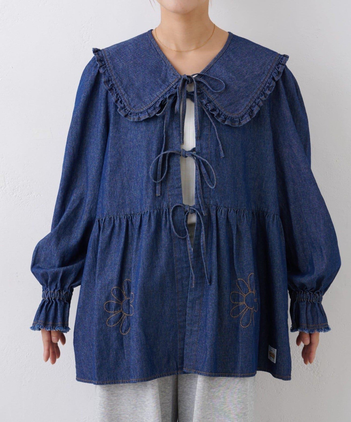 ★【HELLO.SANFRANCISCO/ハローサンフランシスコ】帶領雛菊刺繡牛仔襯衫