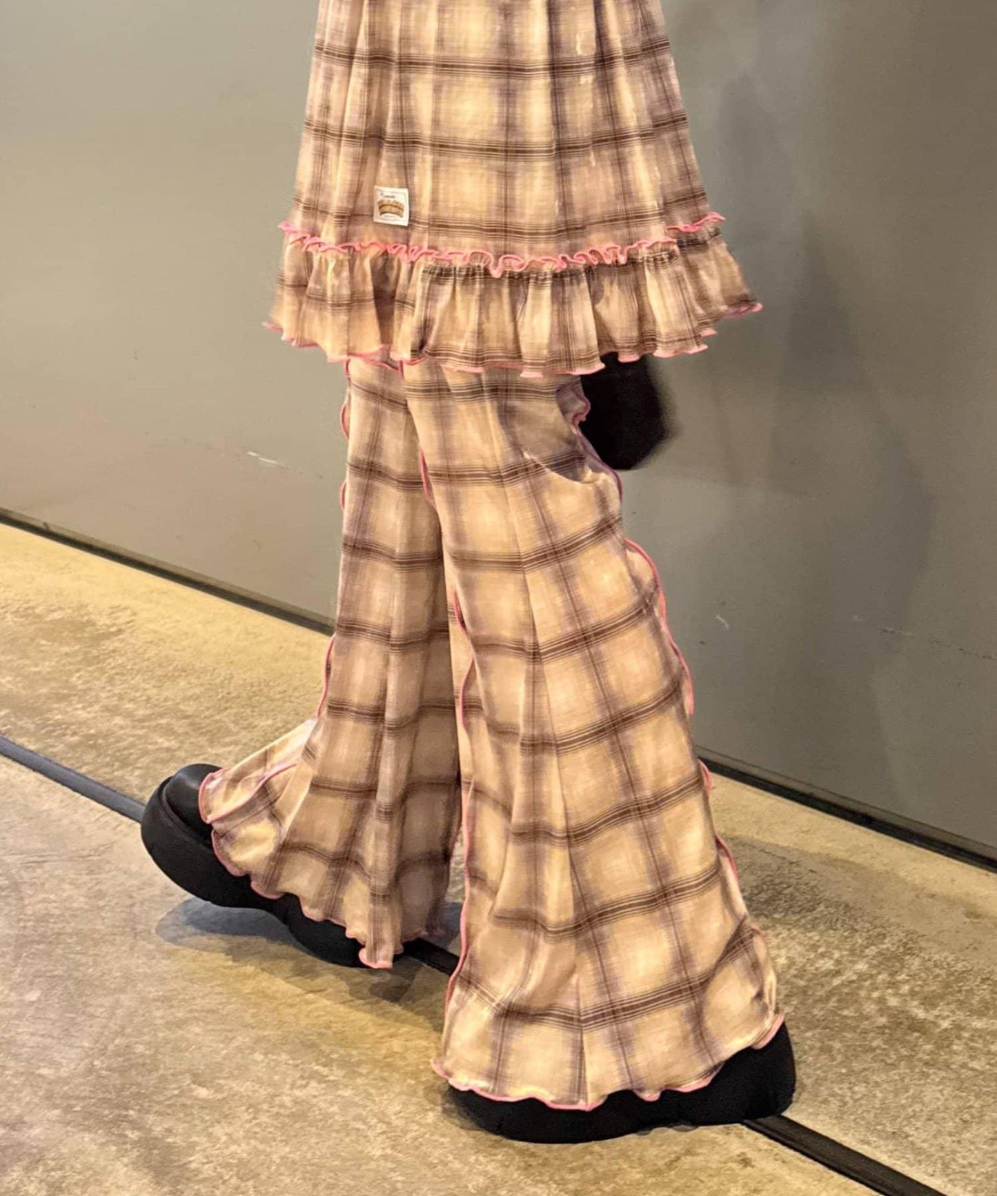 ★【HELLO.SANFRANCISCO/ハローサンフランシスコ】格紋荷葉邊拼接喇叭褲