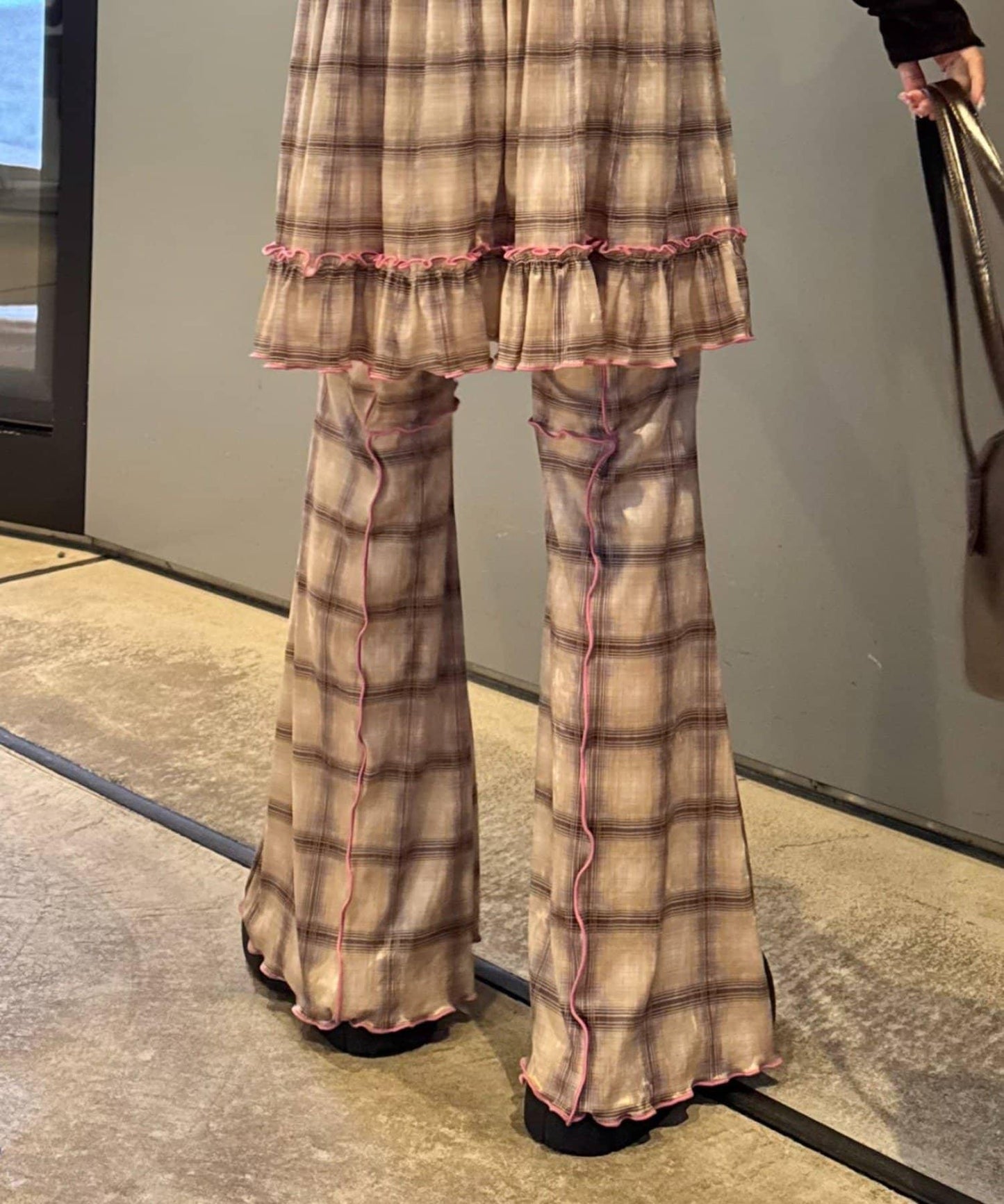 ★【HELLO.SANFRANCISCO/ハローサンフランシスコ】格紋荷葉邊拼接喇叭褲