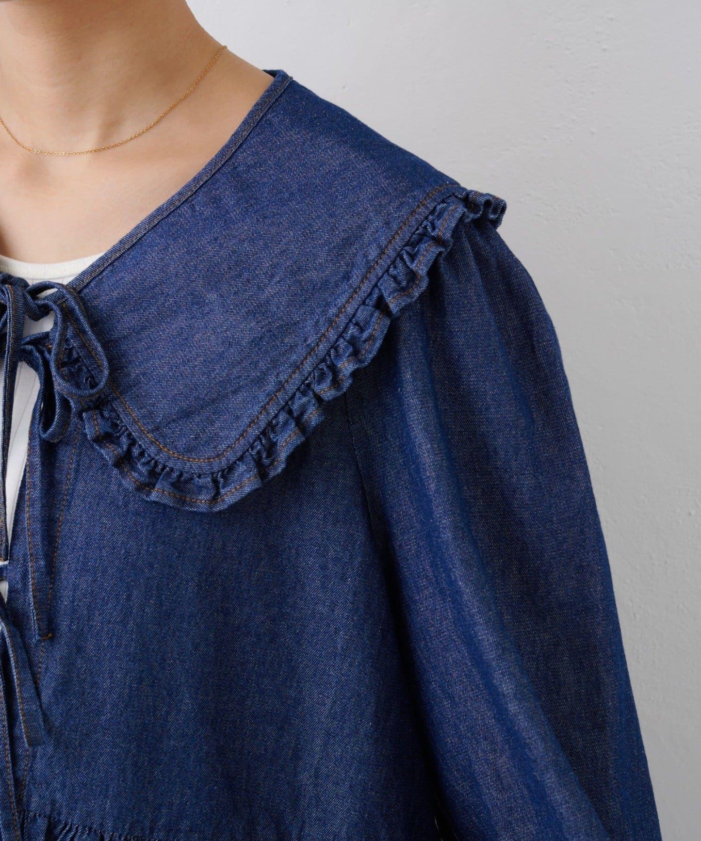 ★【HELLO.SANFRANCISCO/ハローサンフランシスコ】帶領雛菊刺繡牛仔襯衫