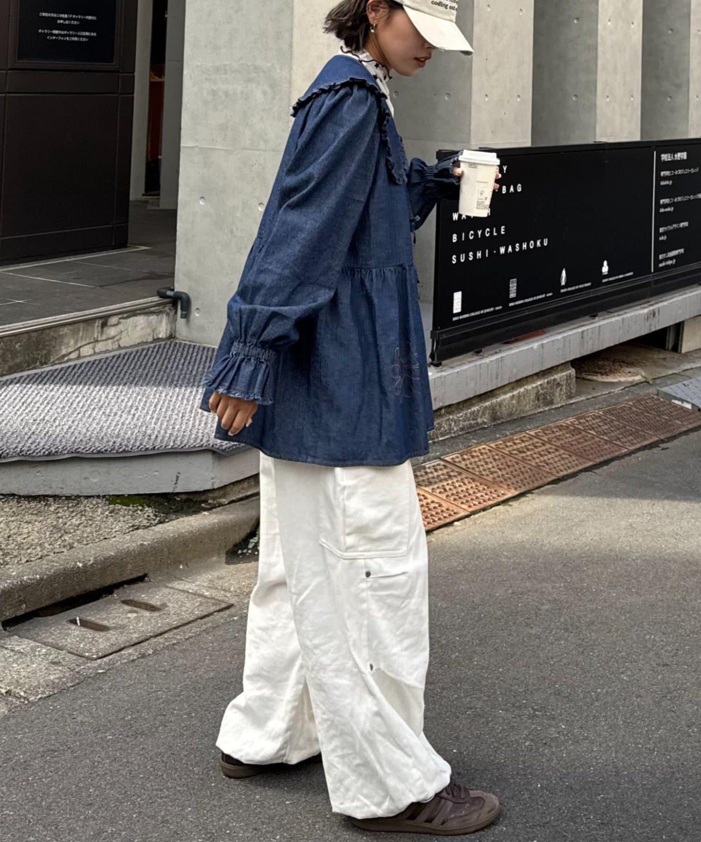 ★【HELLO.SANFRANCISCO/ハローサンフランシスコ】帶領雛菊刺繡牛仔襯衫