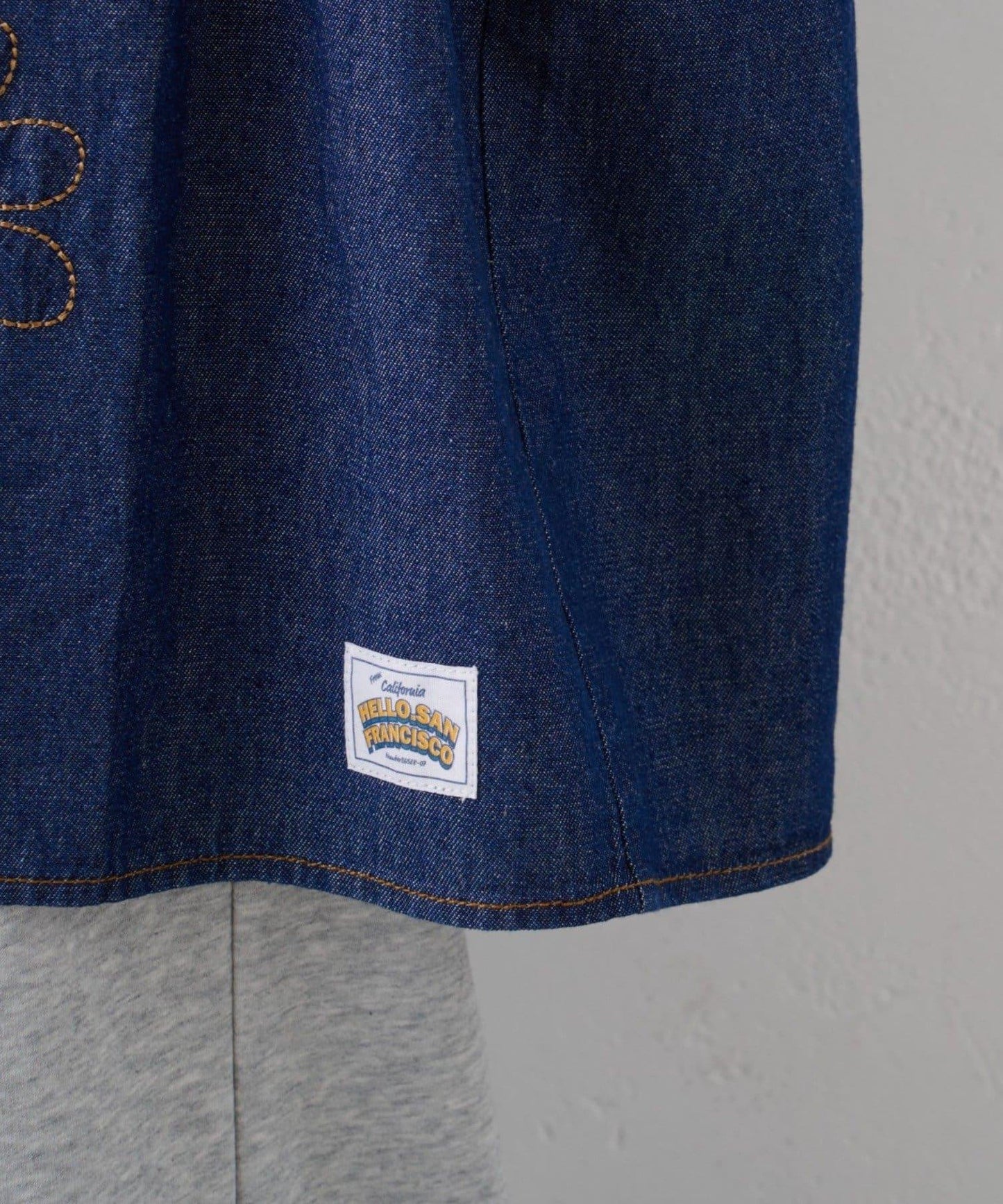 ★【HELLO.SANFRANCISCO/ハローサンフランシスコ】帶領雛菊刺繡牛仔襯衫