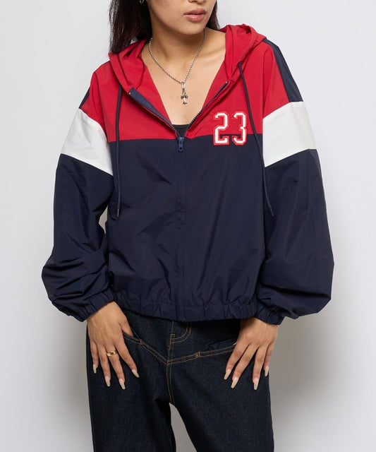 【WHO'S WHO gallery】數字印花尼龍連帽外套