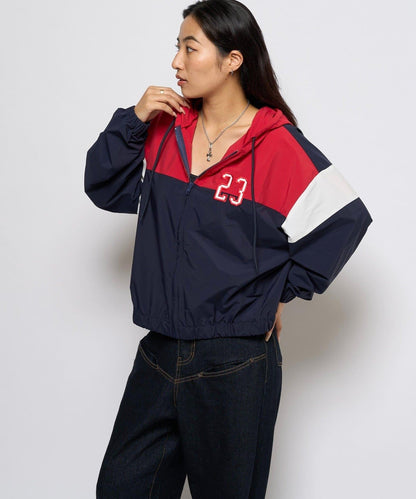 【WHO'S WHO gallery】數字印花尼龍連帽外套