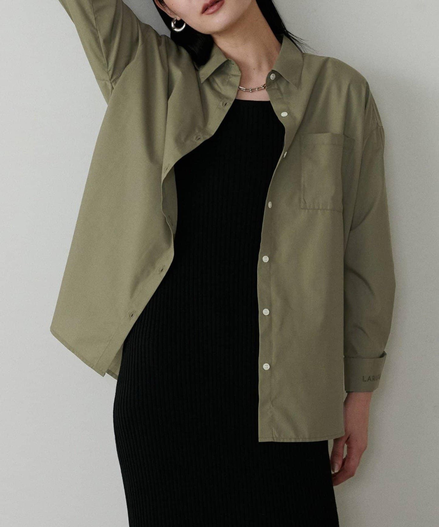 【LARUTA】迷你標誌刺繡基礎款襯衫