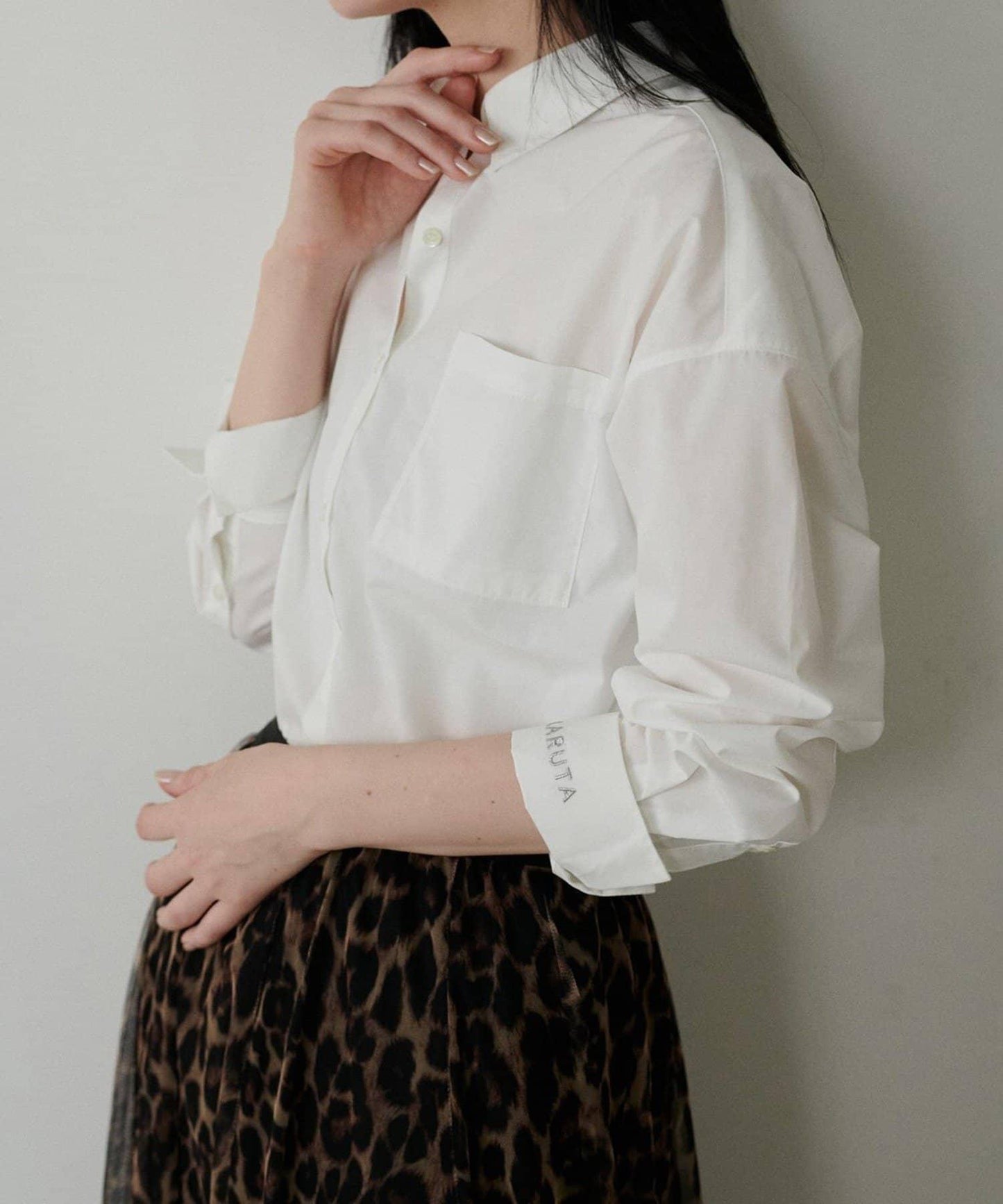 【LARUTA】迷你標誌刺繡基礎款襯衫