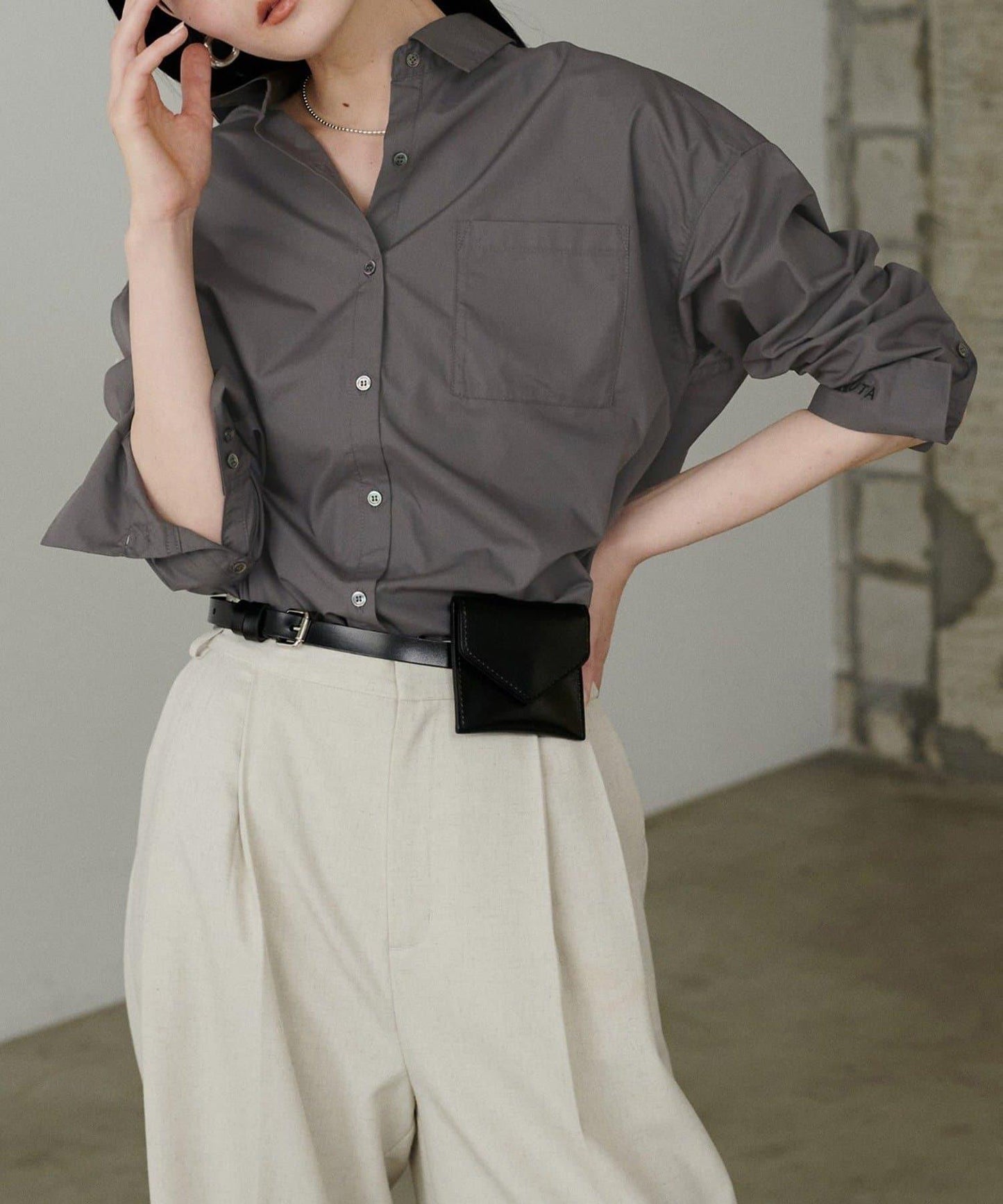 【LARUTA】迷你標誌刺繡基礎款襯衫