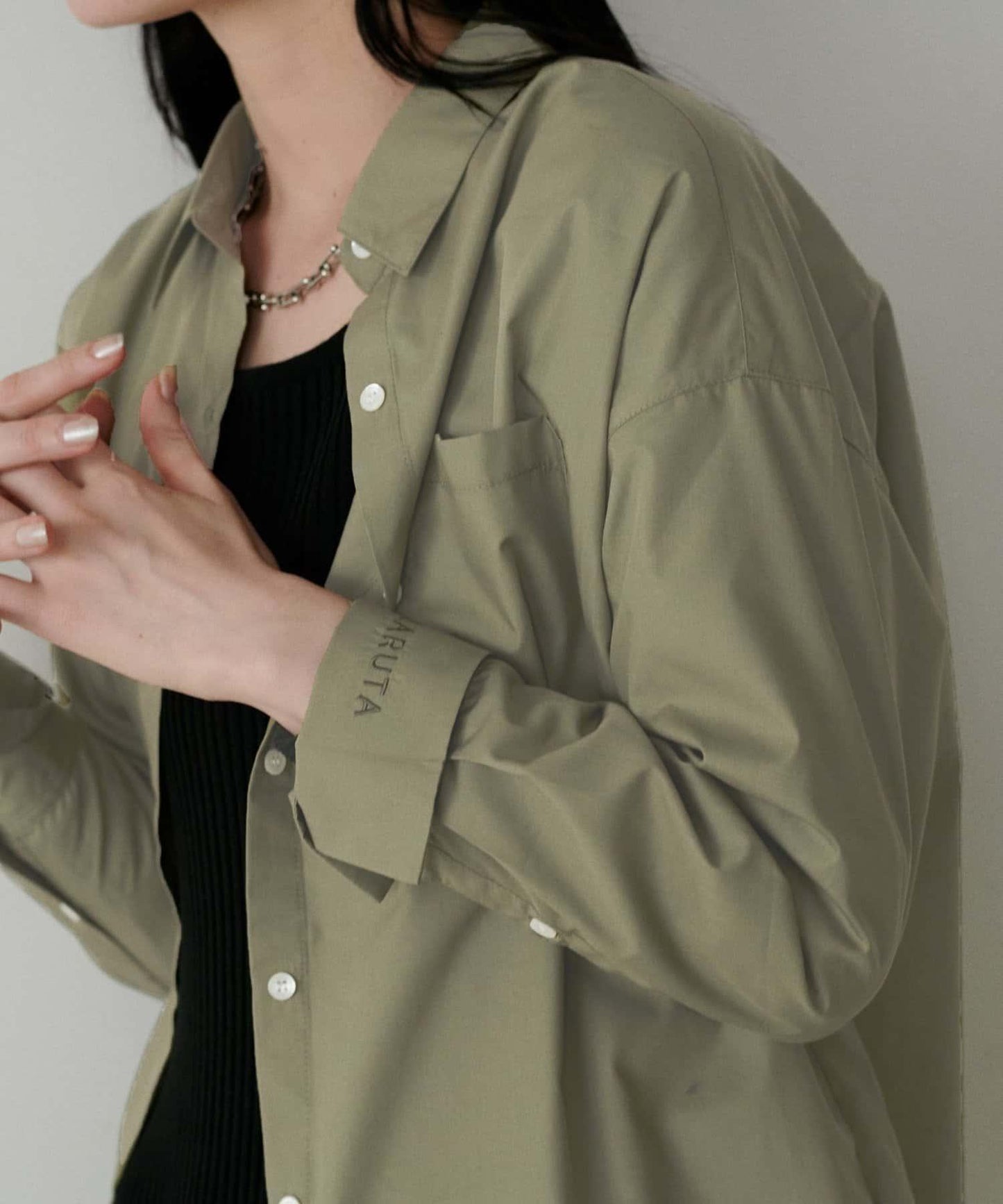 【LARUTA】迷你標誌刺繡基礎款襯衫