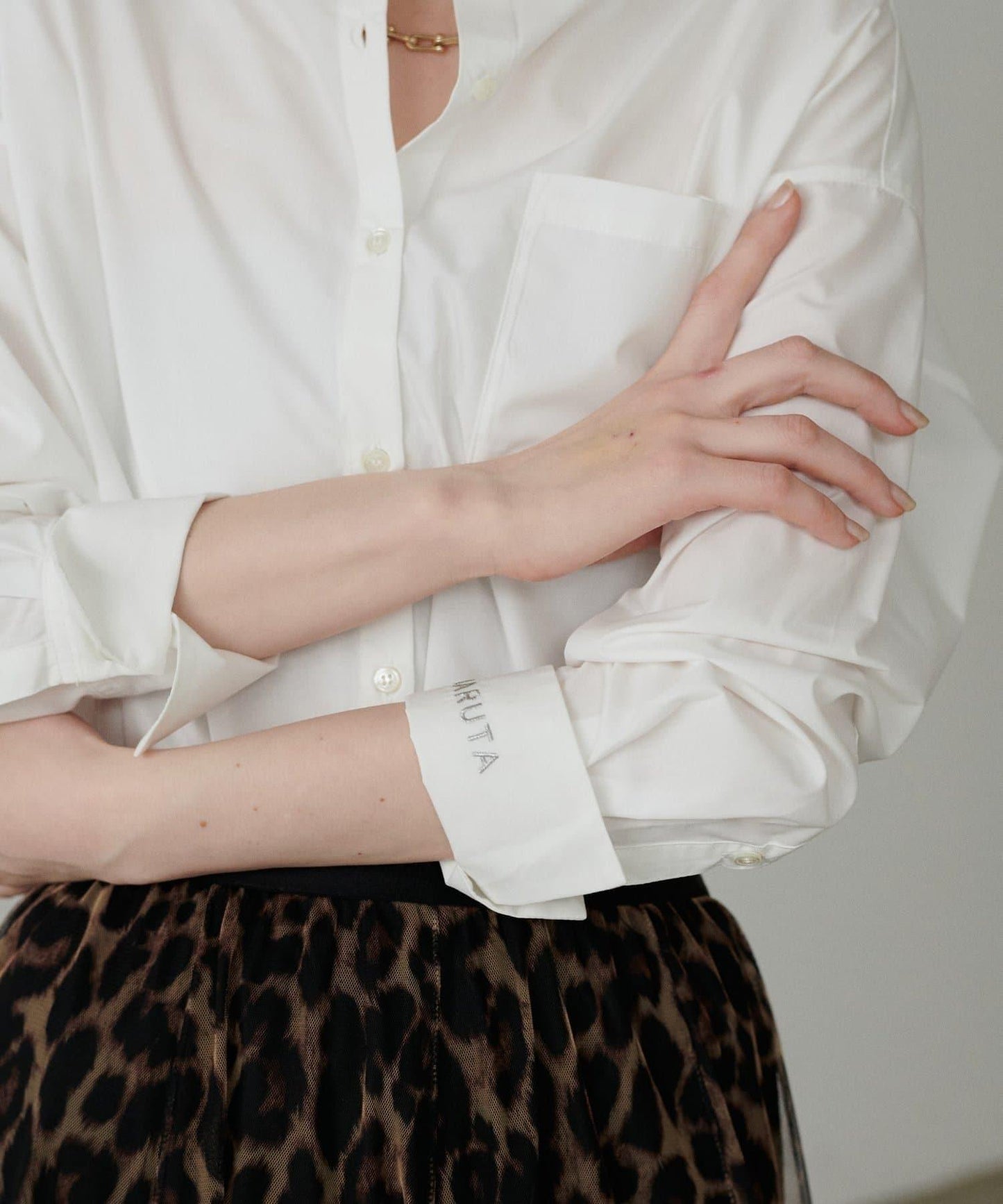 【LARUTA】迷你標誌刺繡基礎款襯衫