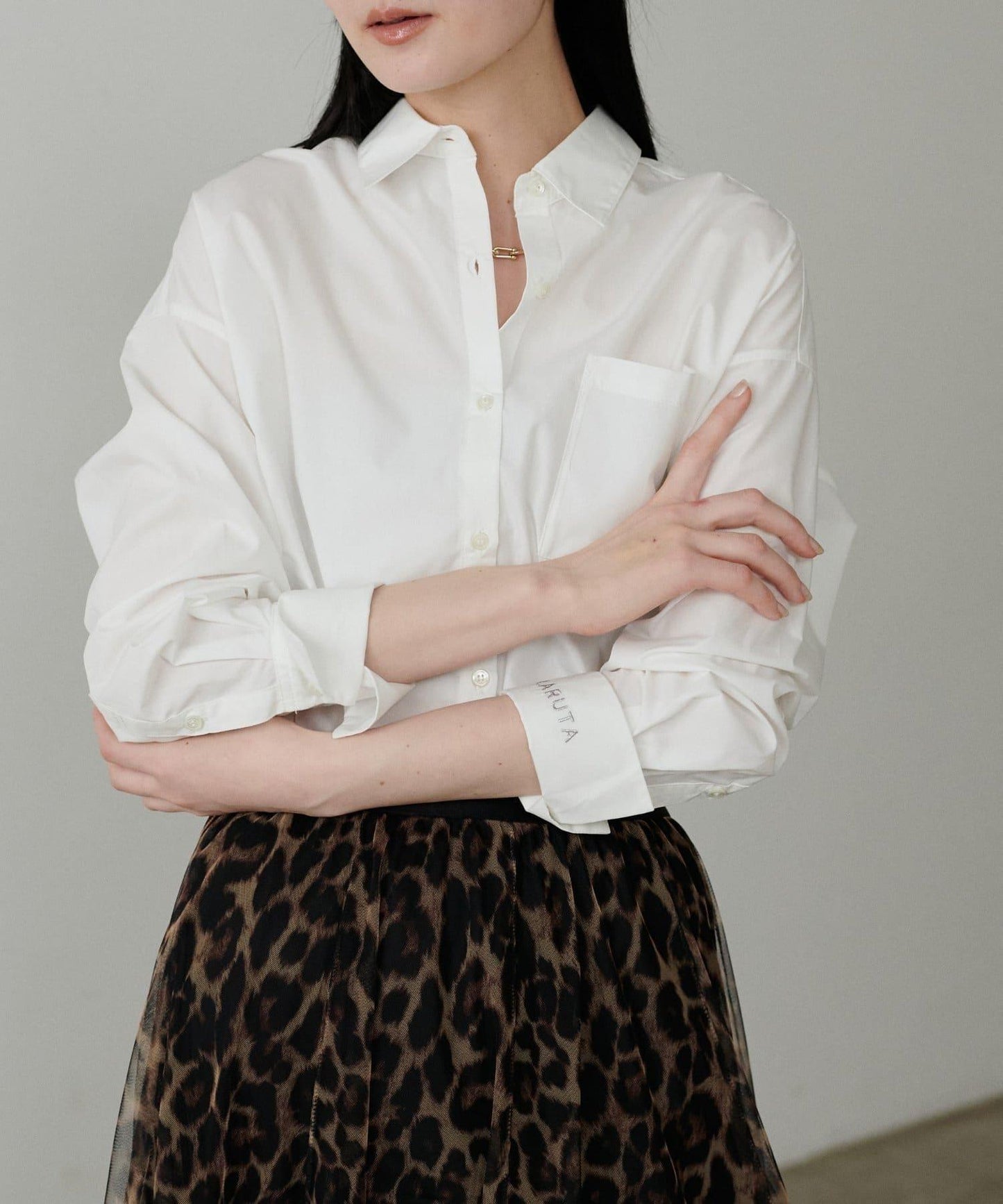 【LARUTA】迷你標誌刺繡基礎款襯衫