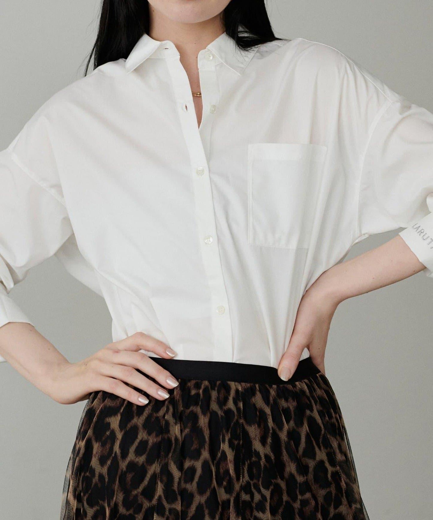 【LARUTA】迷你標誌刺繡基礎款襯衫