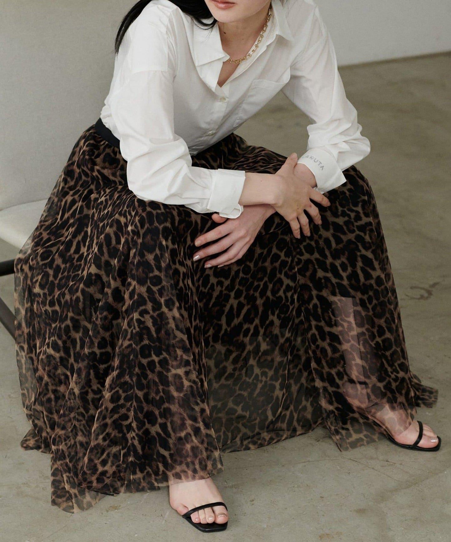 【LARUTA】迷你標誌刺繡基礎款襯衫