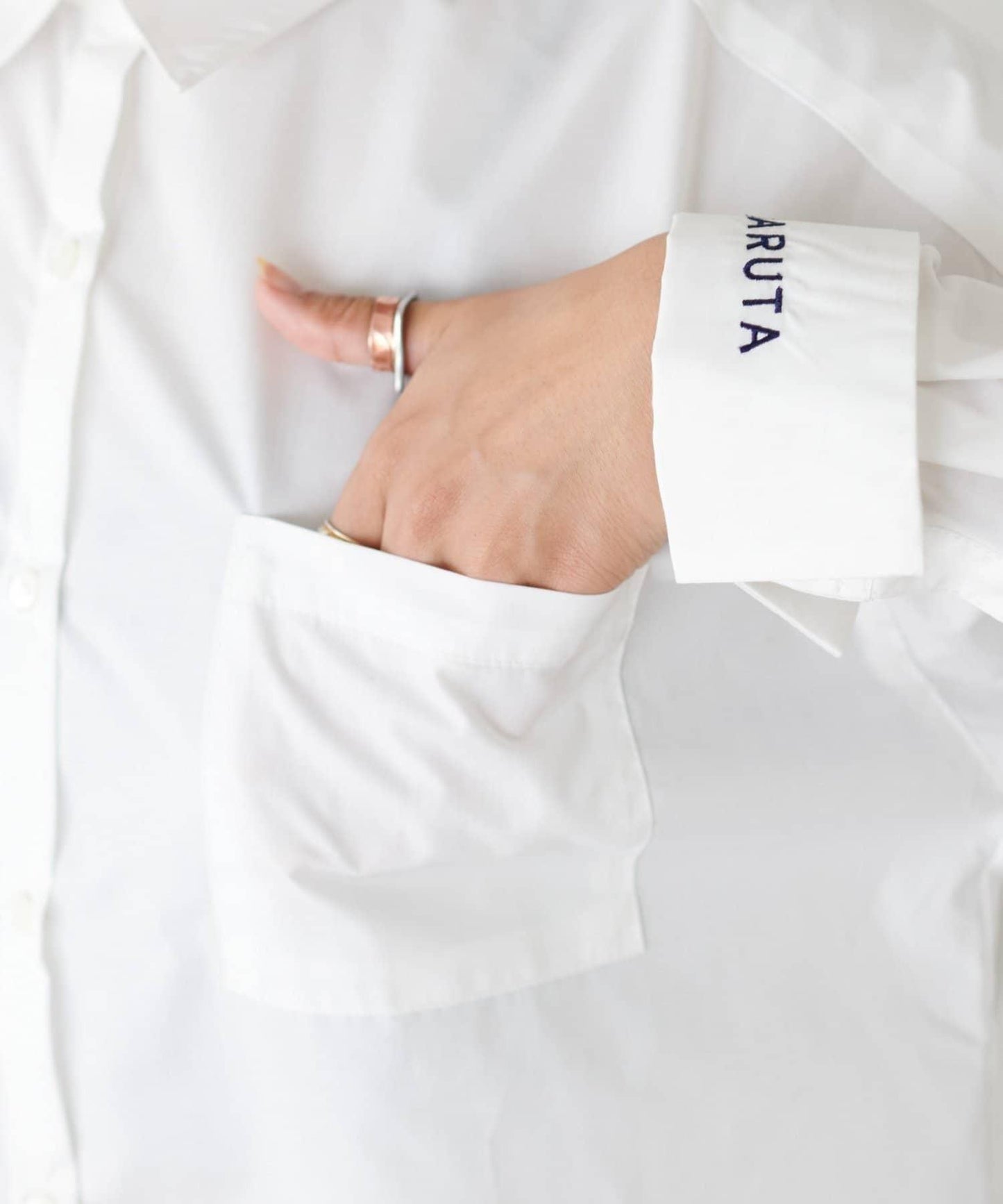 【LARUTA】迷你標誌刺繡基礎款襯衫