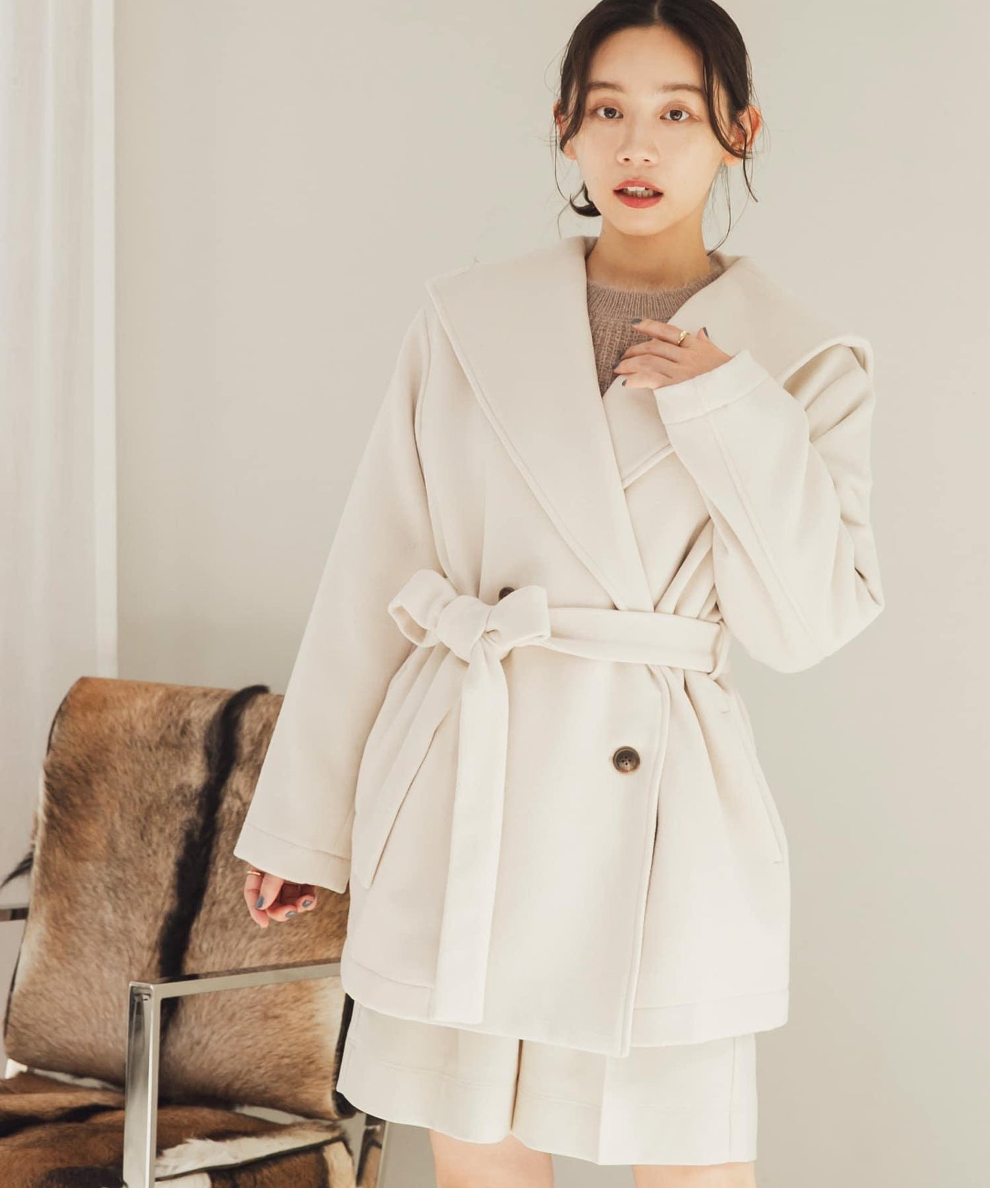 大翻領中長款大衣