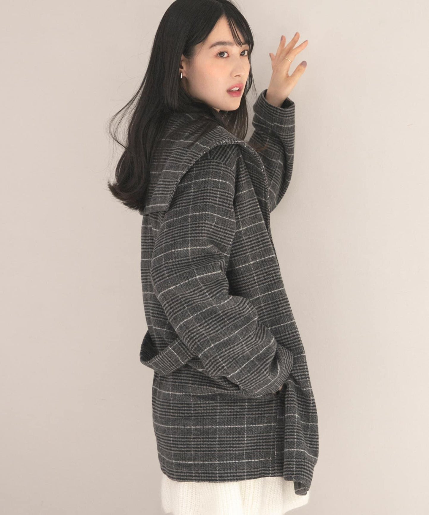 大翻領中長款大衣