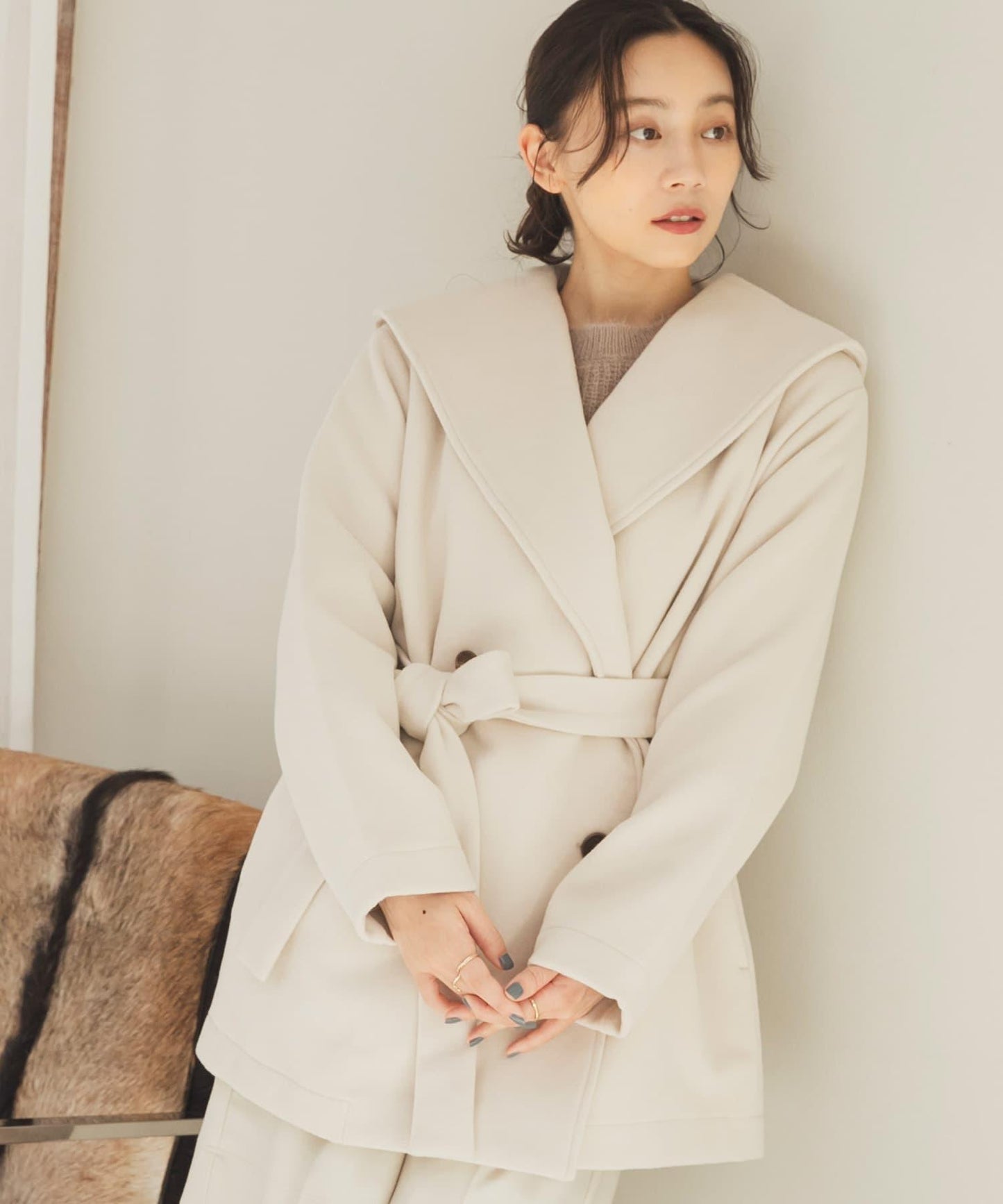 大翻領中長款大衣