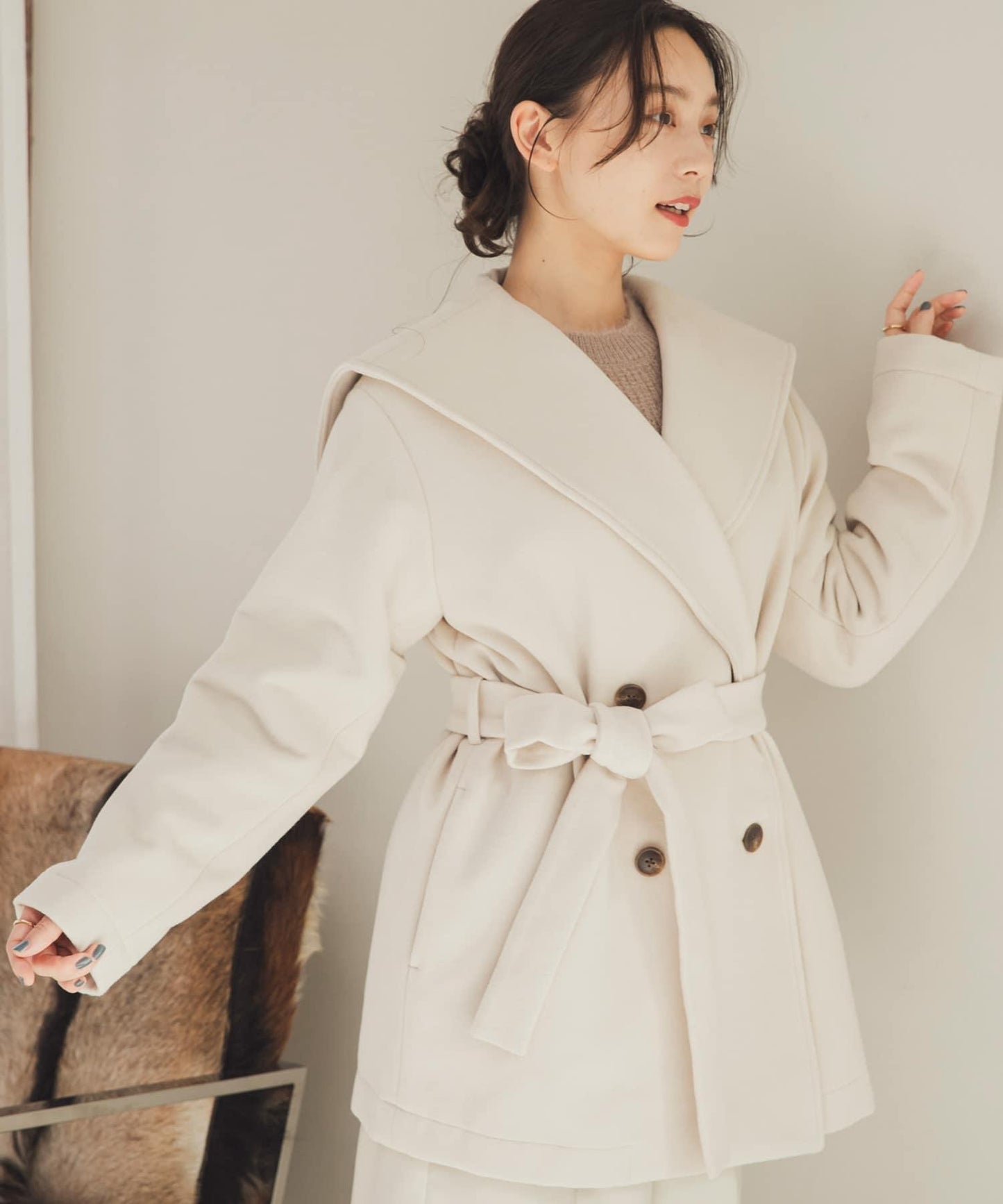 大翻領中長款大衣