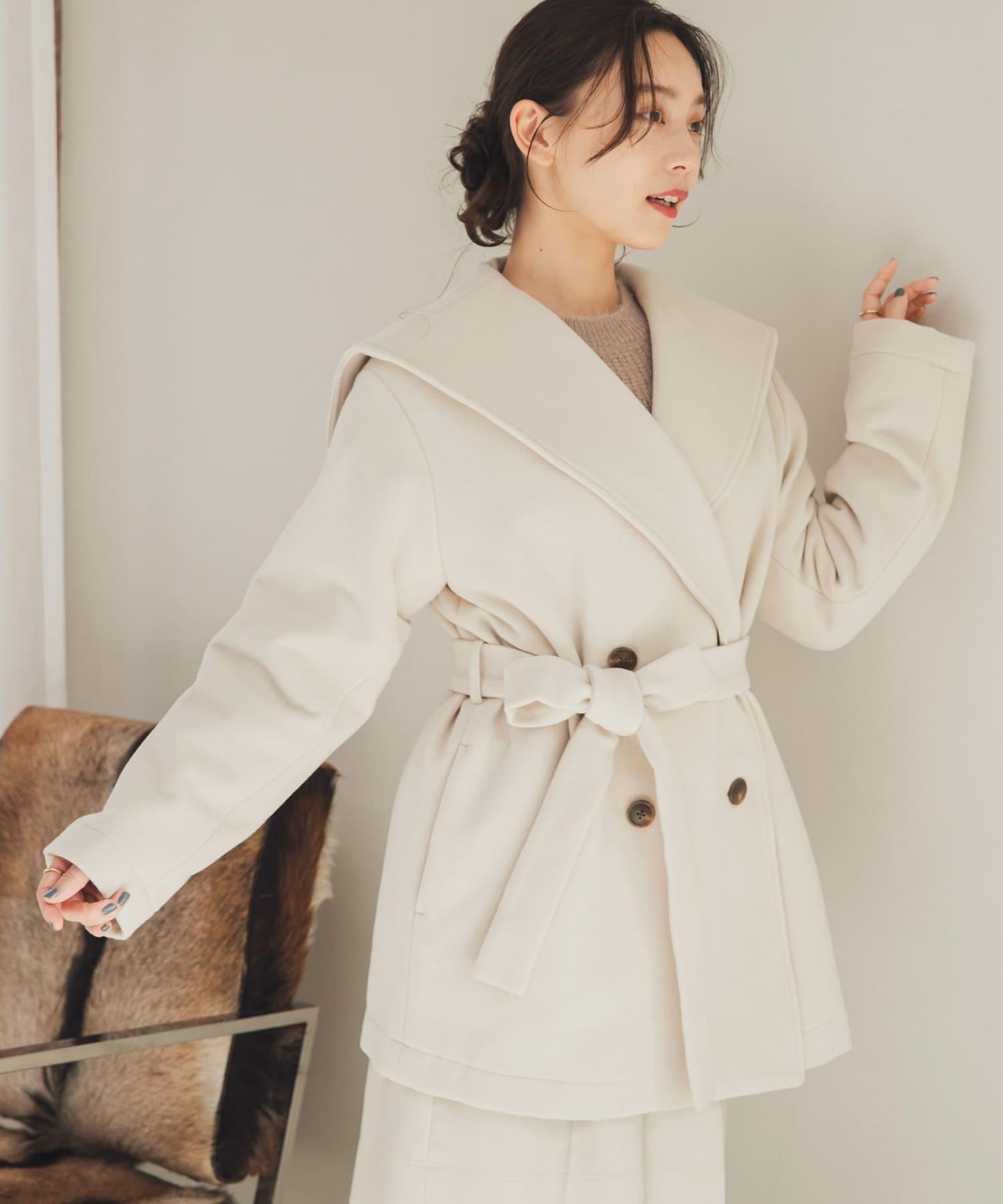 大翻領中長款大衣