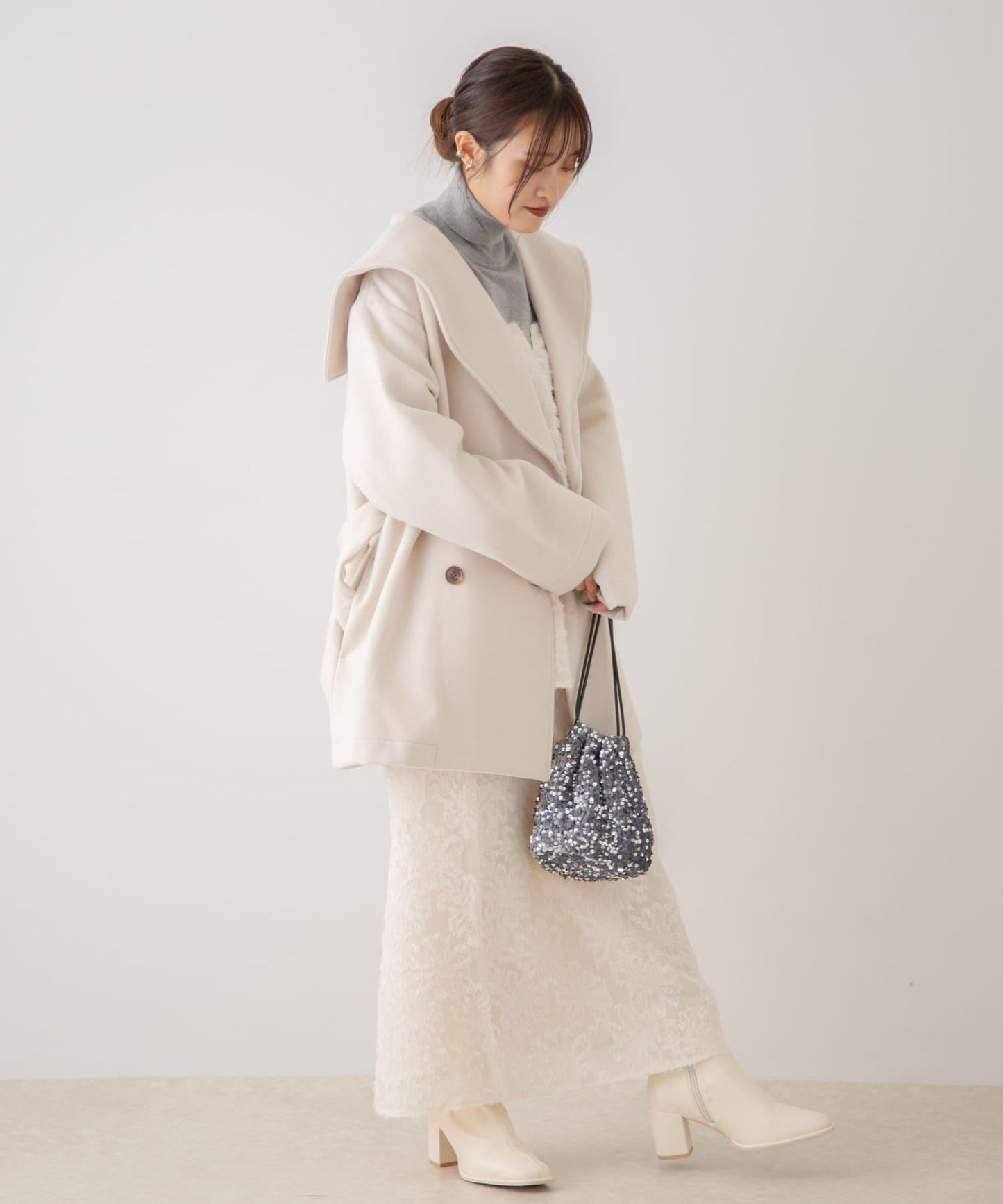 大翻領中長款大衣