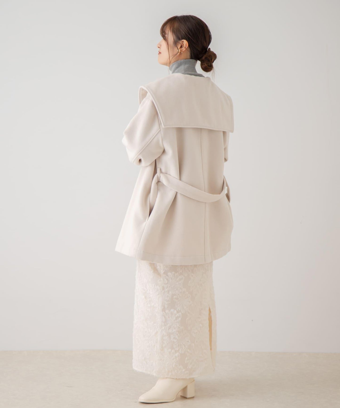 大翻領中長款大衣