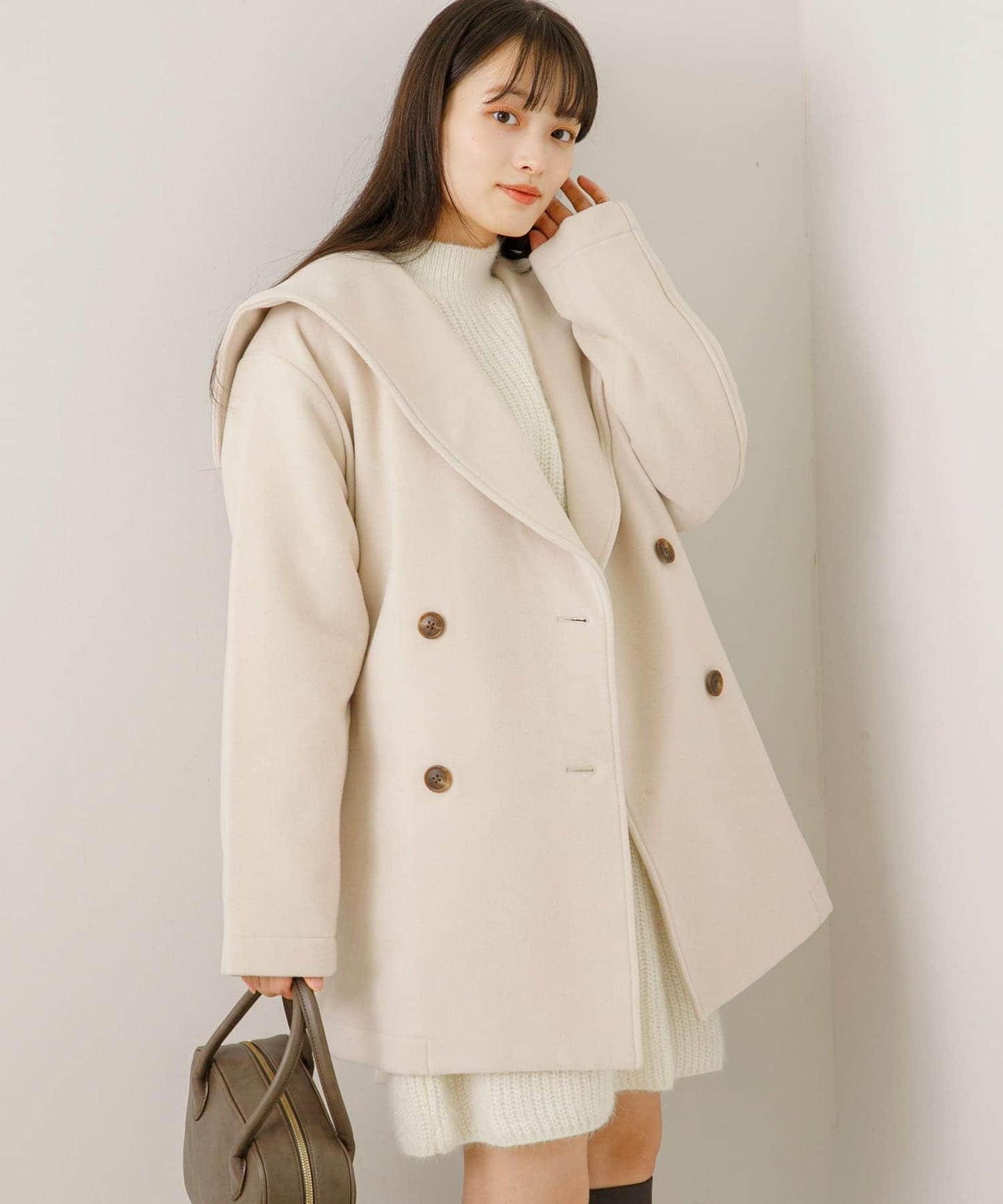 大翻領中長款大衣