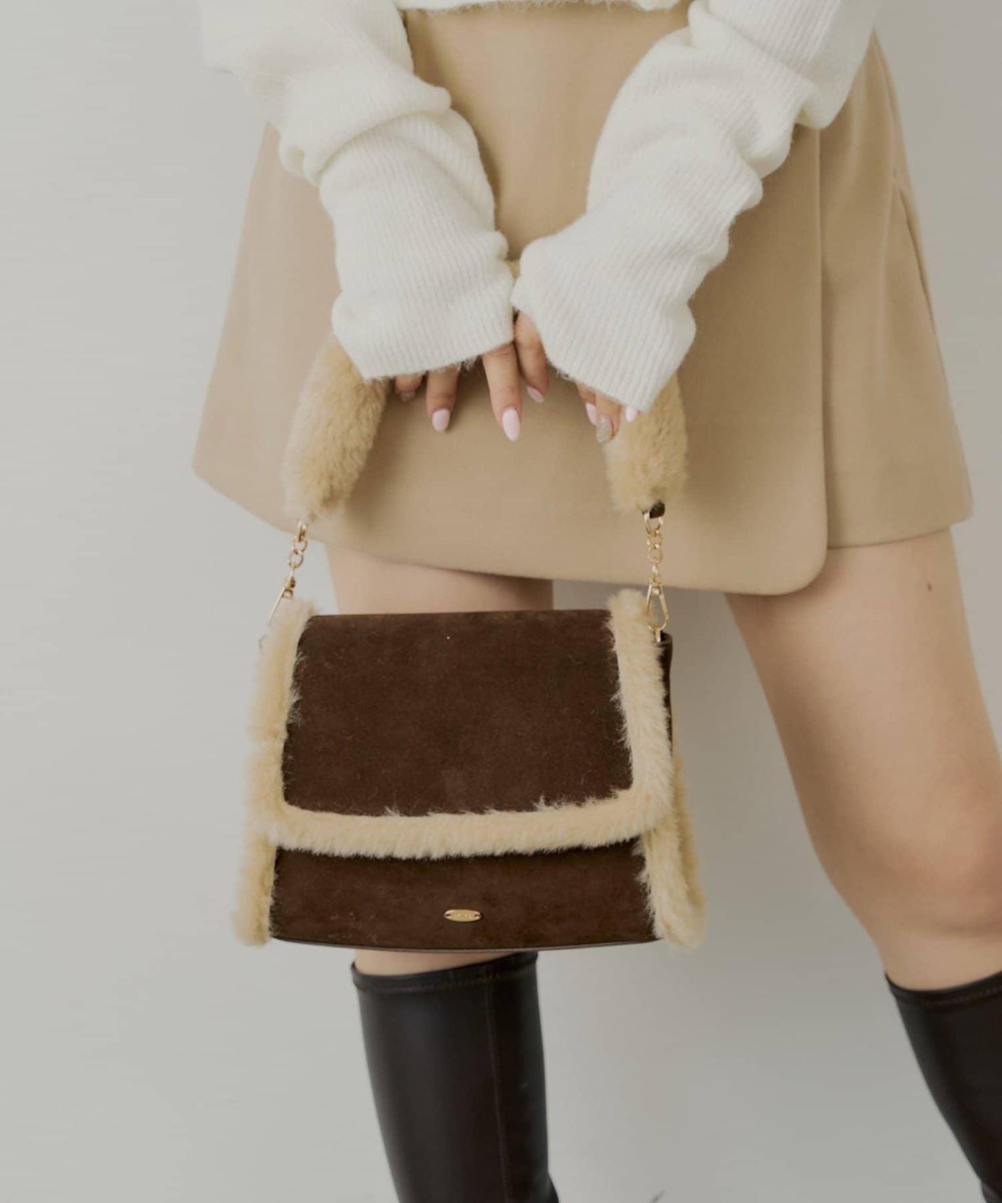 毛絨手柄翻蓋包