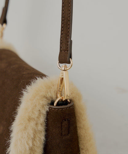 毛絨手柄翻蓋包