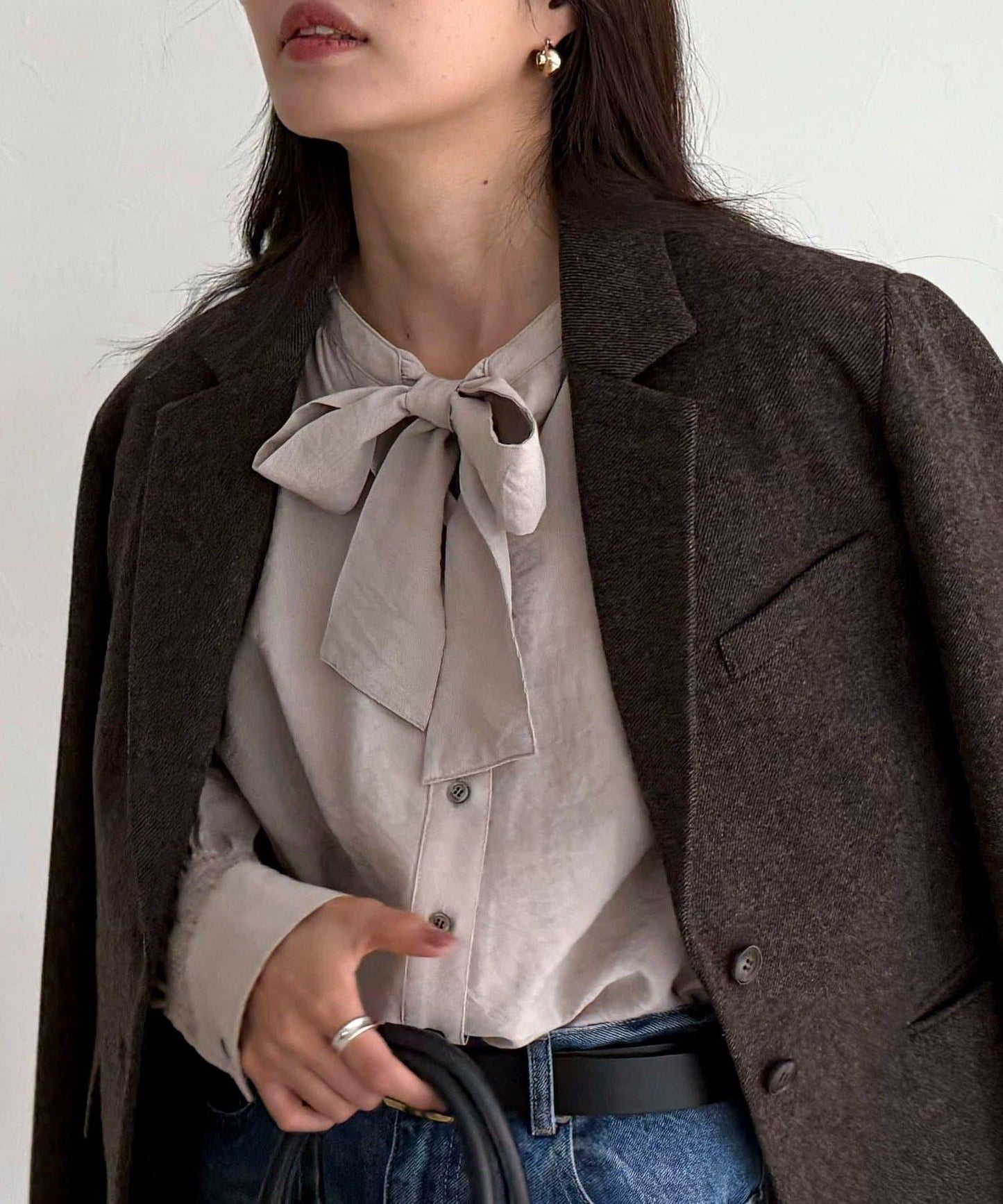 蝴蝶結領褶皺襯衫