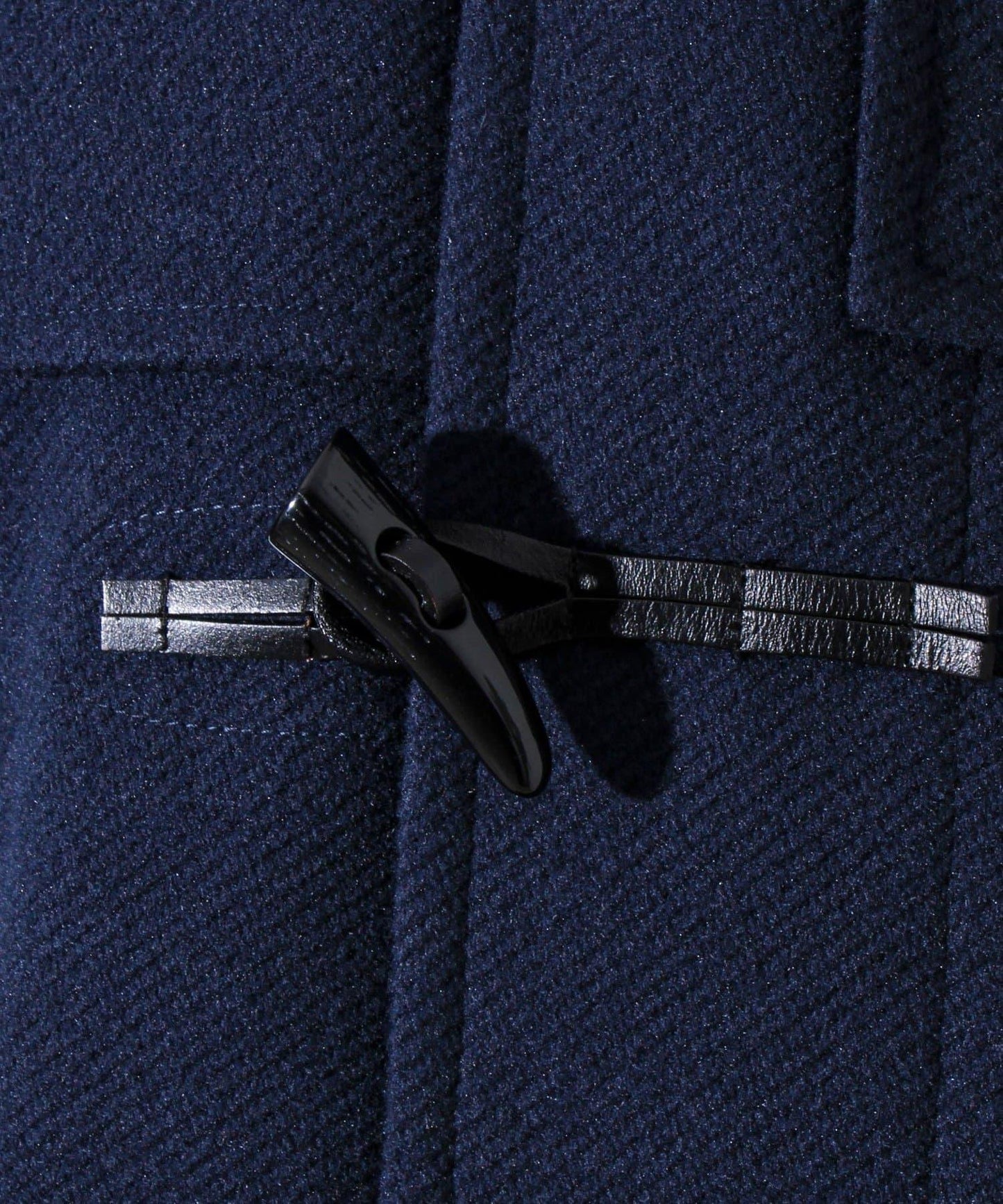 【去年人氣單品再度登場】經典牛角扣大衣