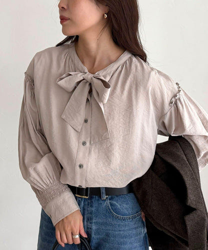 蝴蝶結領褶皺襯衫