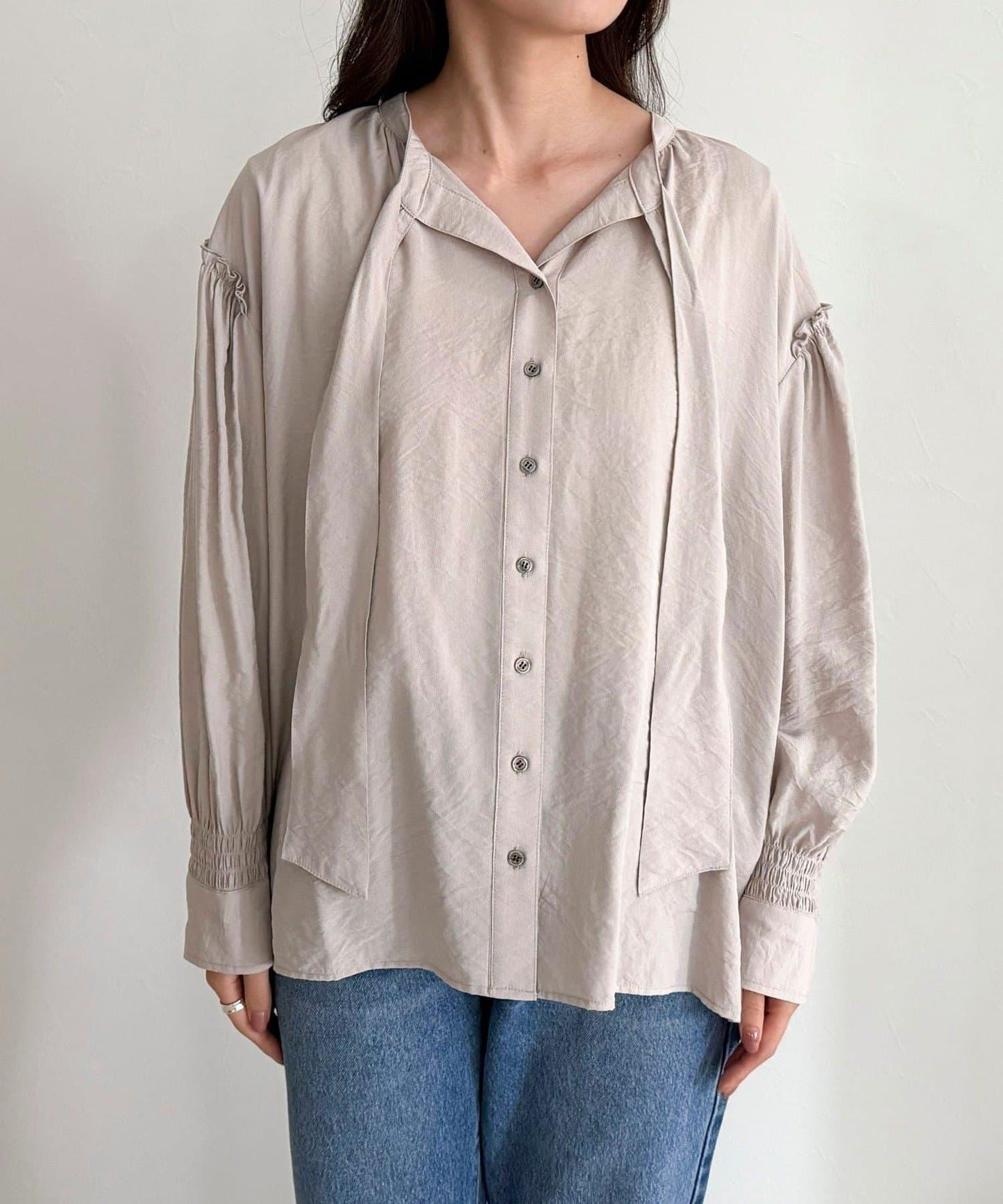 蝴蝶結領褶皺襯衫