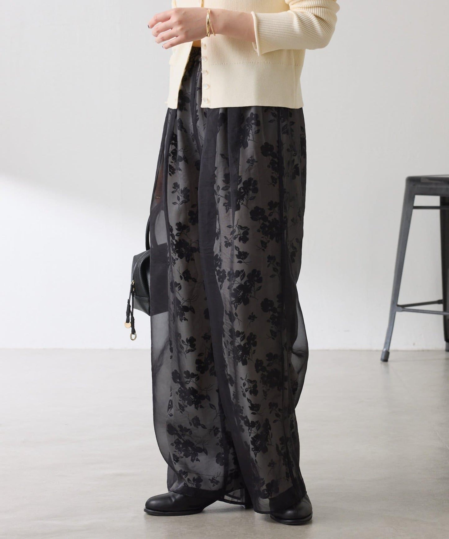 【輕薄遮身◎】輕薄疊穿花卉圖案褲