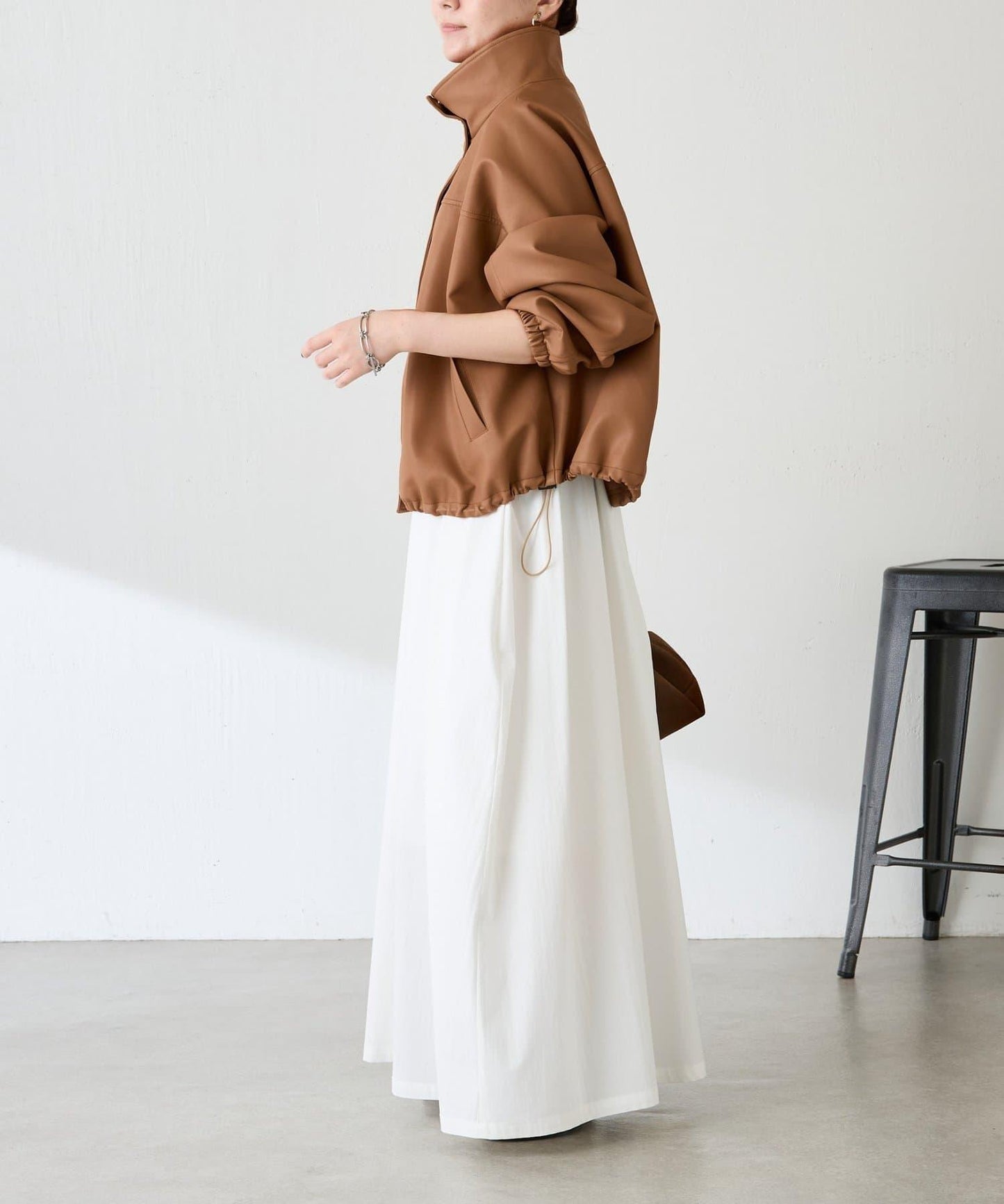 【高級感】仿皮繡花立領夾克