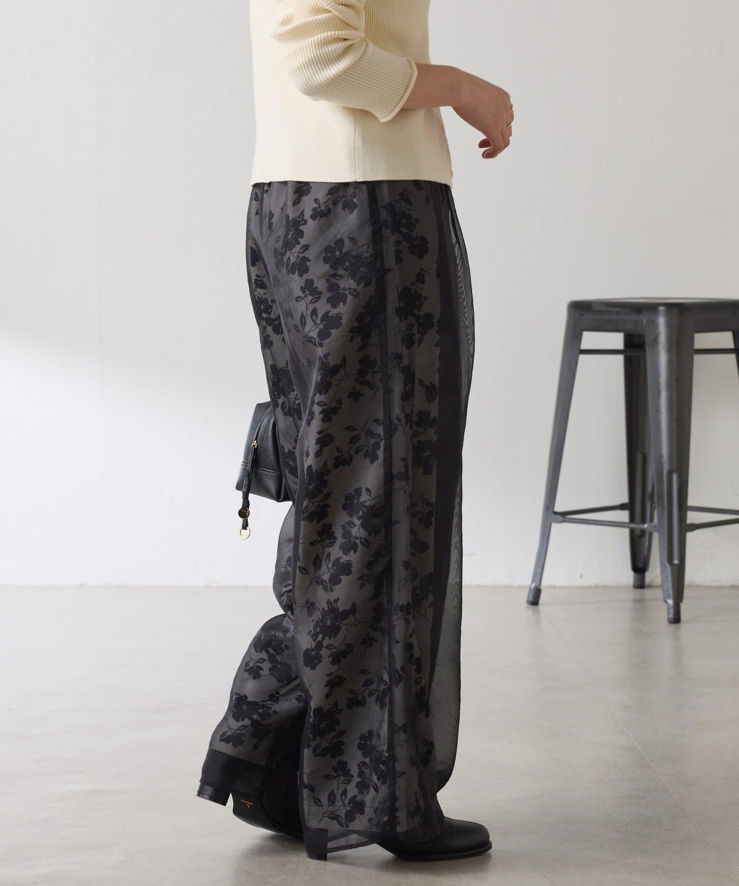 【輕薄遮身◎】輕薄疊穿花卉圖案褲