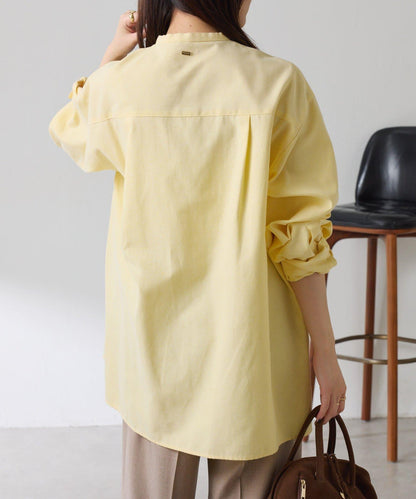 窄領帶裝飾寬鬆襯衫
