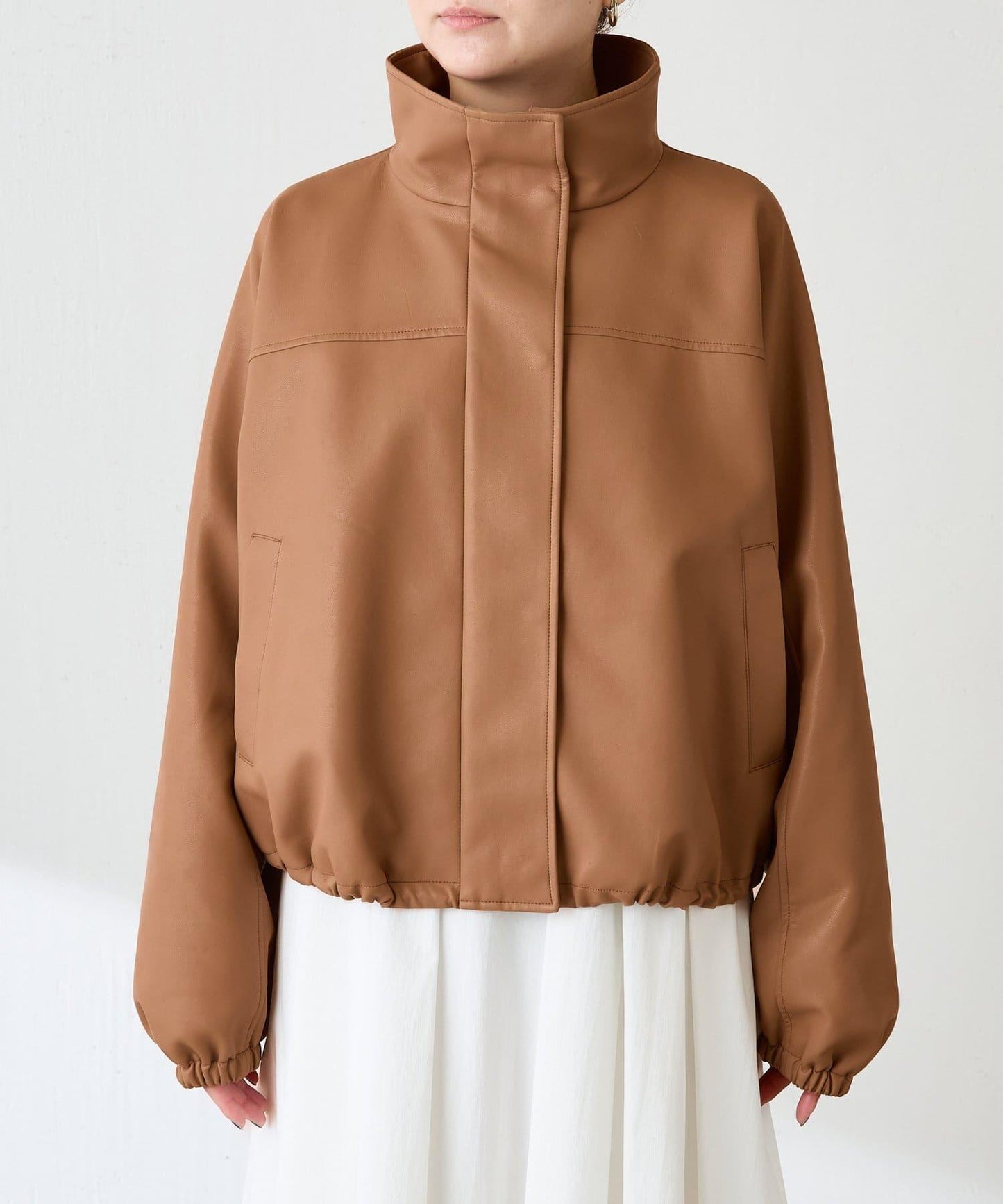 【高級感】仿皮繡花立領夾克