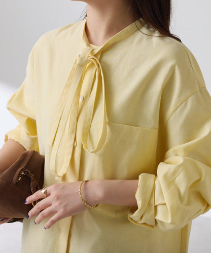 窄領帶裝飾寬鬆襯衫