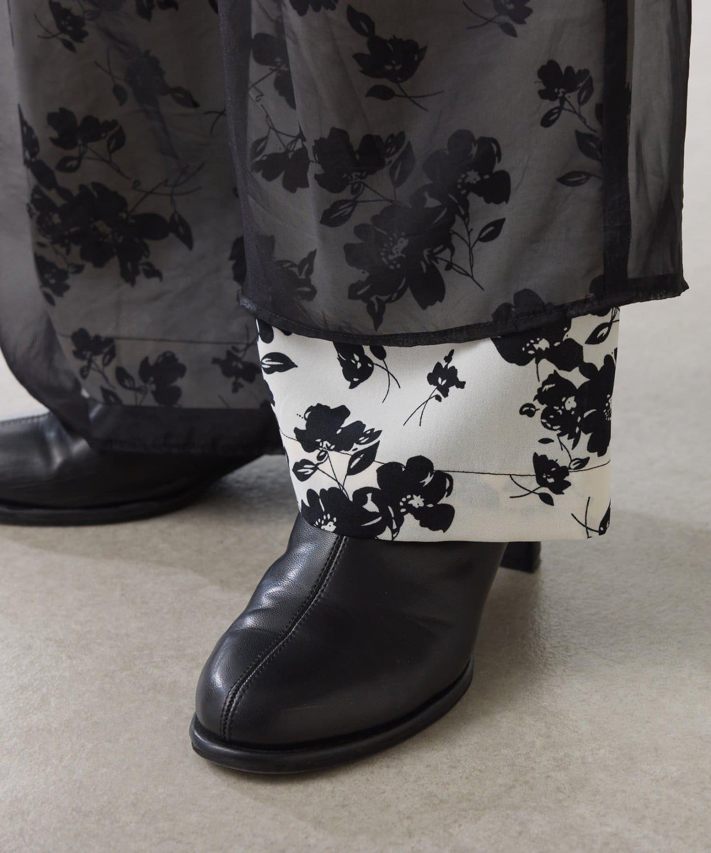 【輕薄遮身◎】輕薄疊穿花卉圖案褲