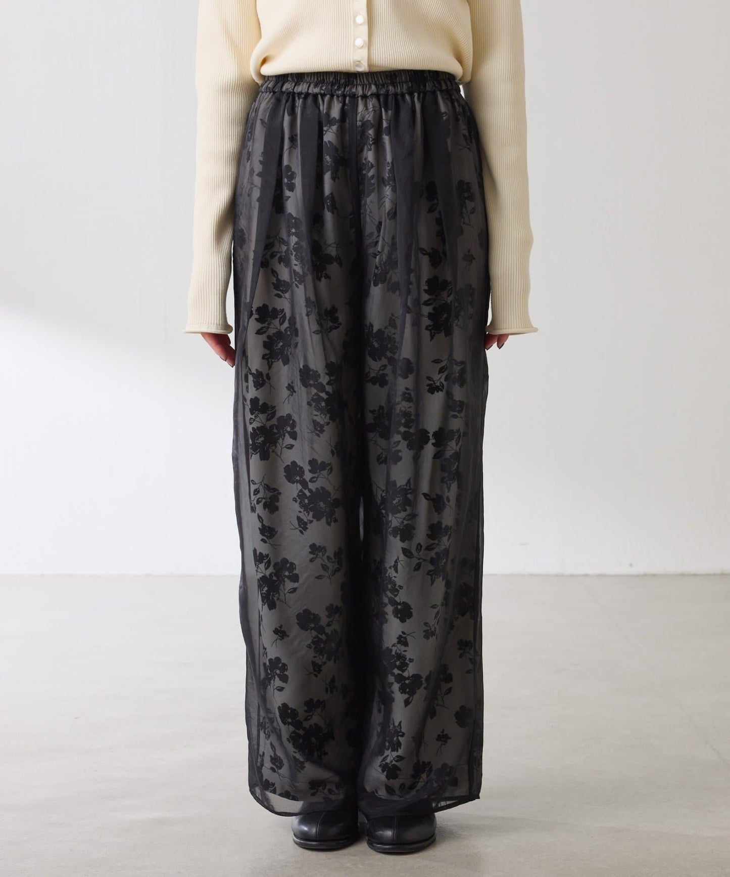 【輕薄遮身◎】輕薄疊穿花卉圖案褲