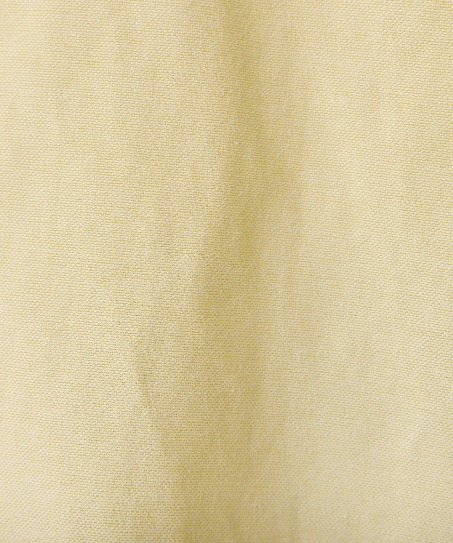 窄領帶裝飾寬鬆襯衫