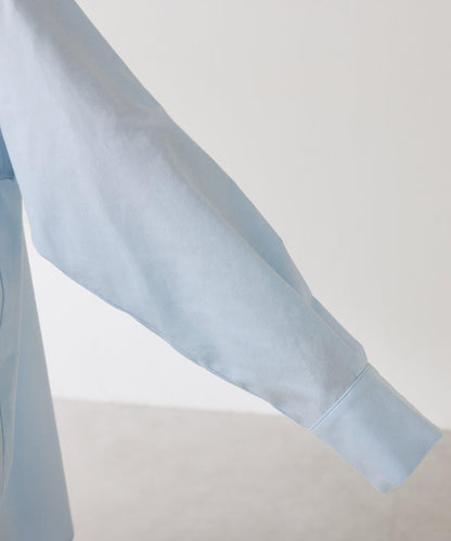 窄領帶裝飾寬鬆襯衫