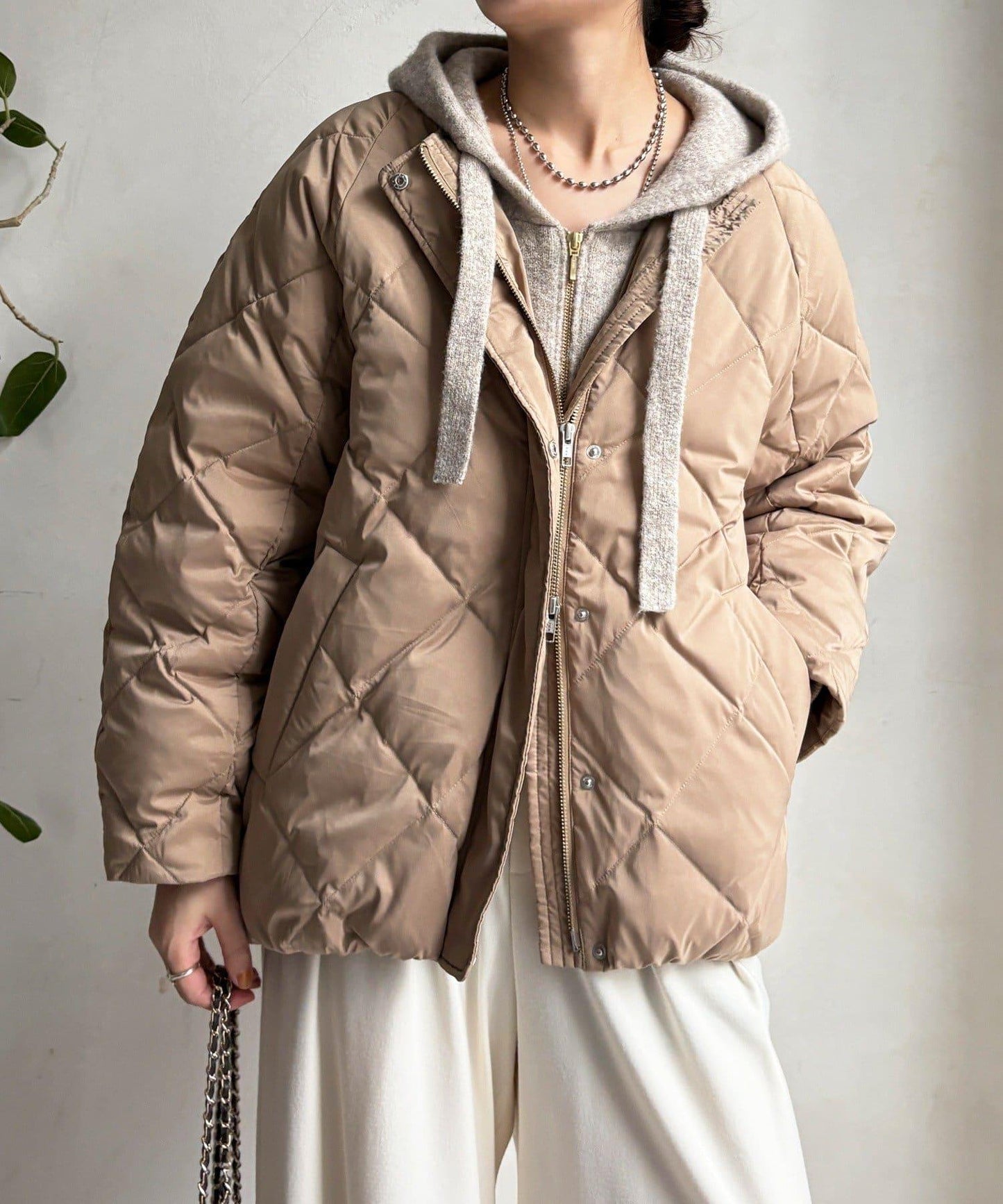 彈力塔夫綢羅紋袖短款羽絨服